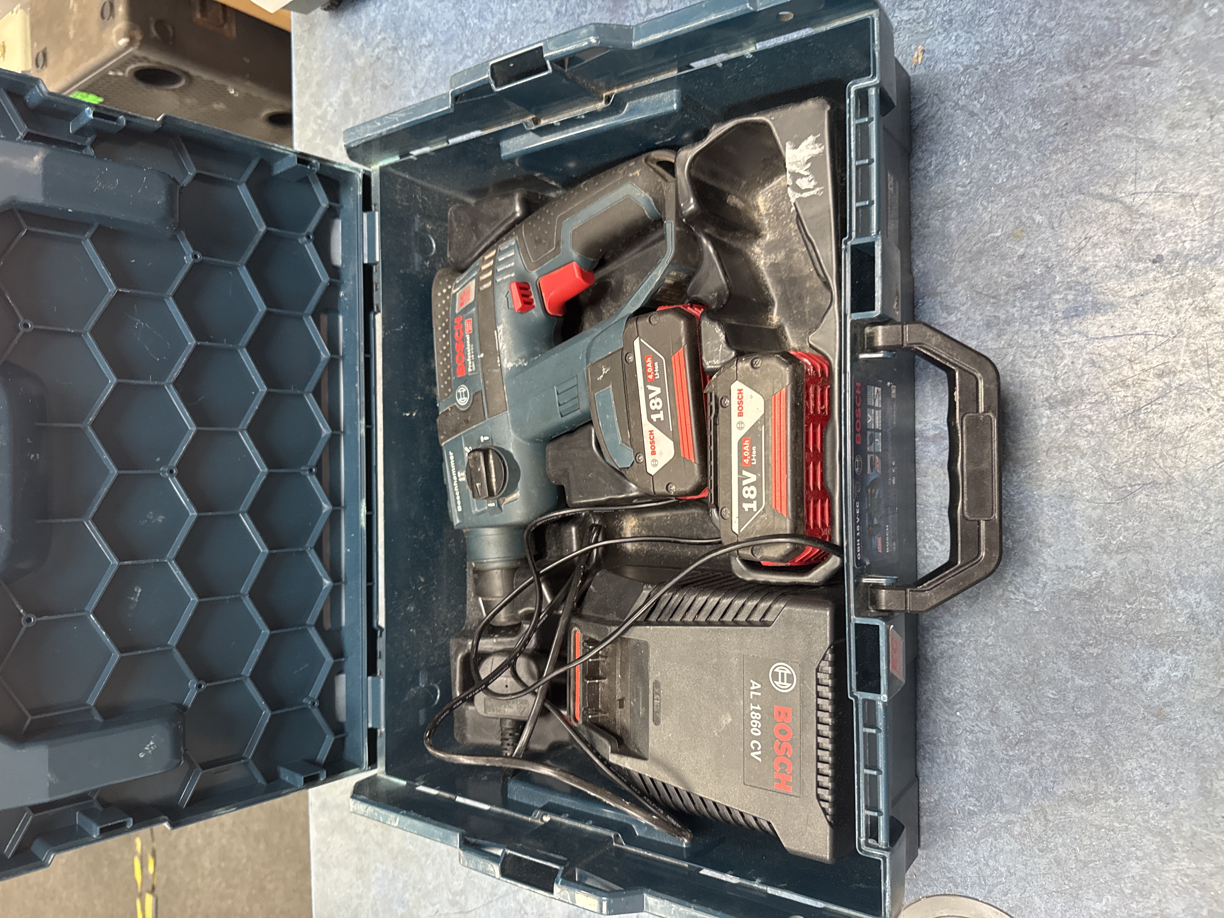 Product photo for bosch gbh 18 v-ec 2 x 4Ah battery
