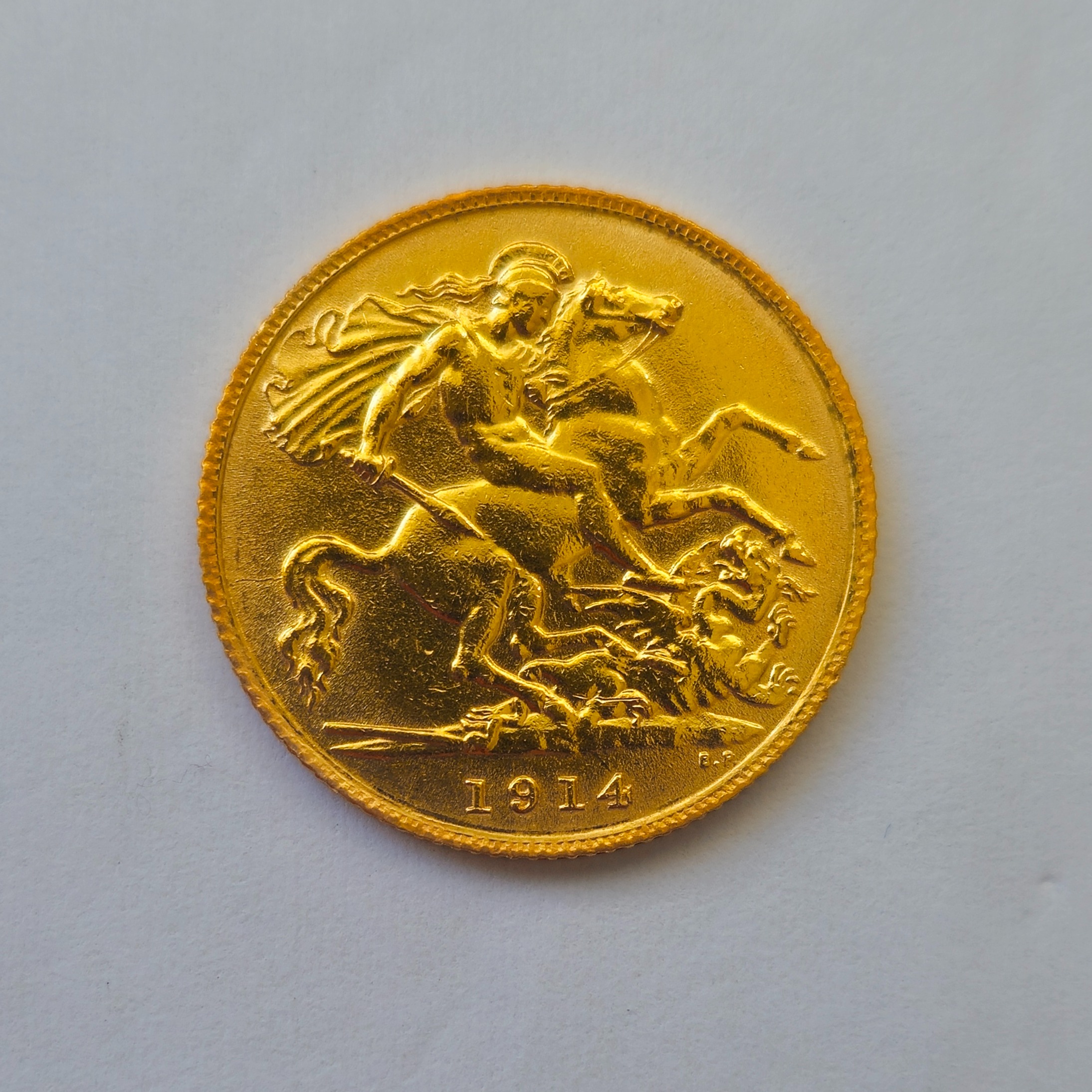 Product photo for 22ct Gold 1914 George V and St & the Dragon Half Sovereign