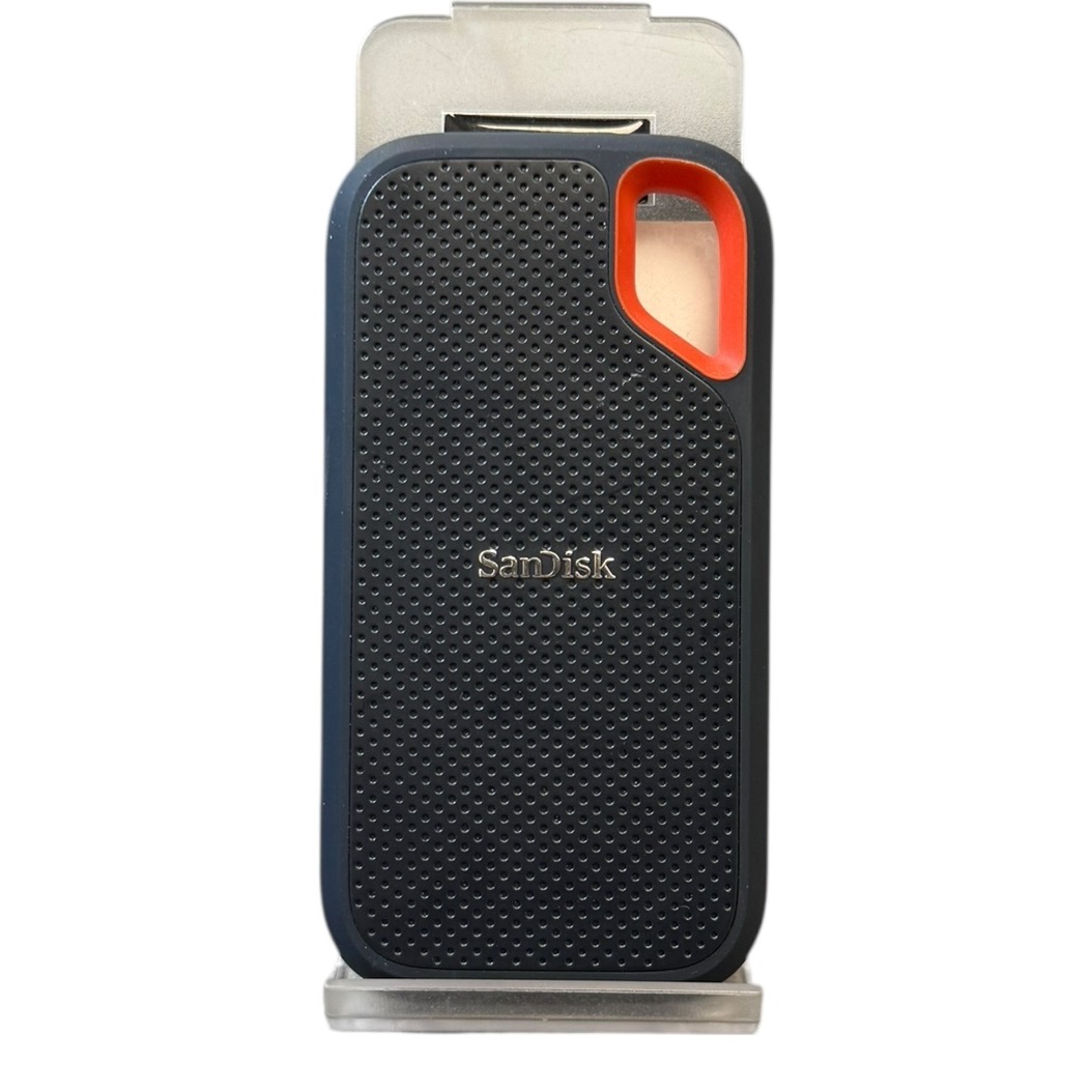 Product photo for SanDisk Extreme Portable SSD - 8TB (SDSSDE61-8T00)