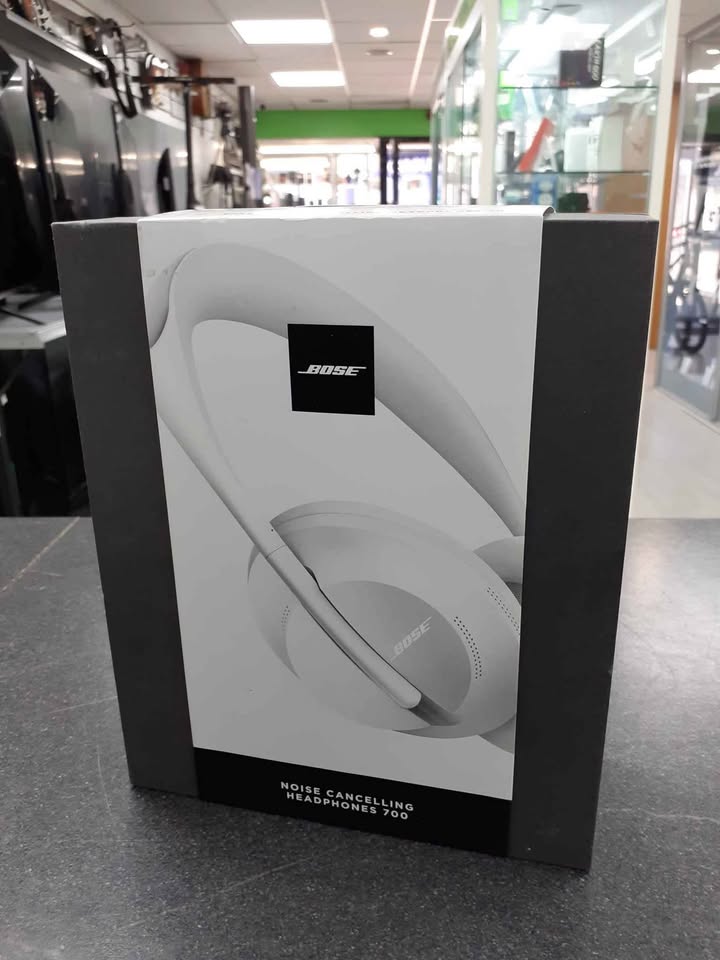 Product photo for Bose Noise Cancelling Headphones 700 (NEW)