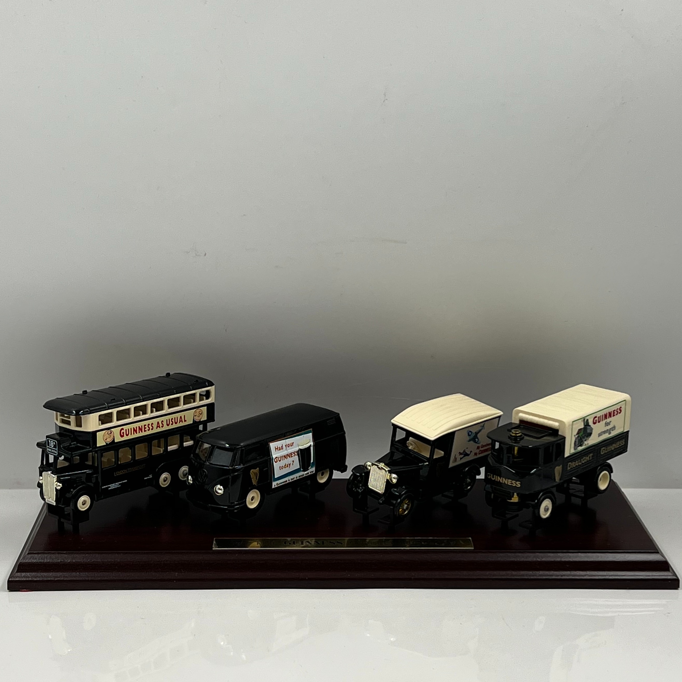 Product photo for LLEDO DAYS GONE GUINNESS COLLECTION MODEL SET GN1004