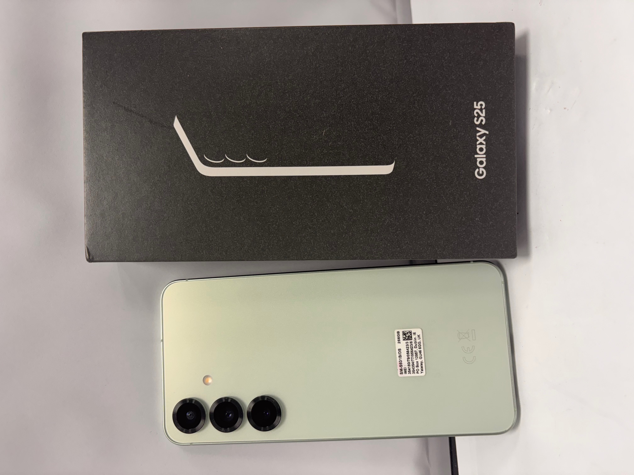 Product photo for samsung galaxy s25 256gb mint green unlocked unboxed