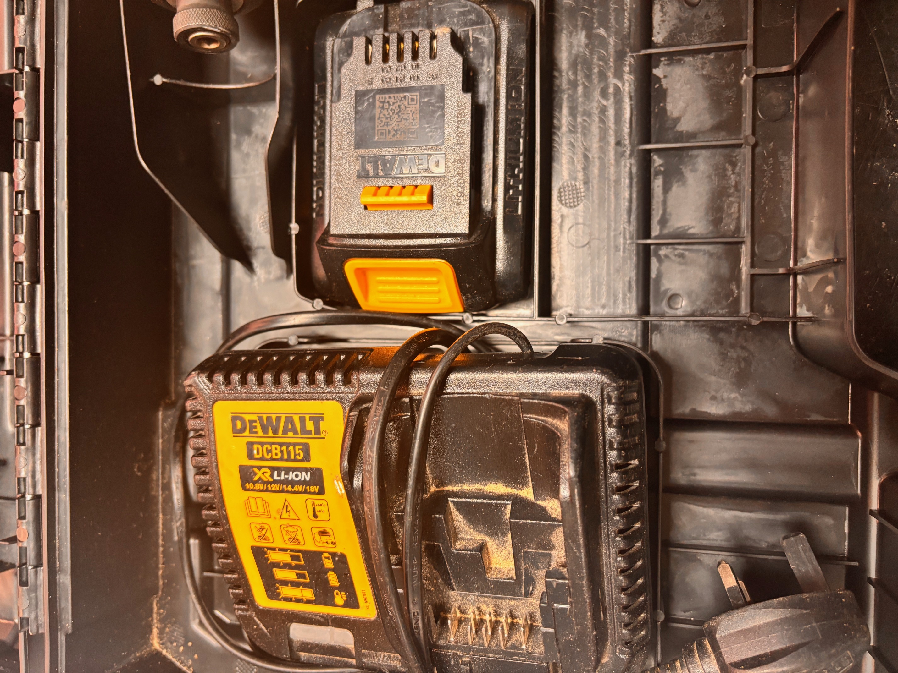 Product photo for dewalt drill set boxed x2 batteries