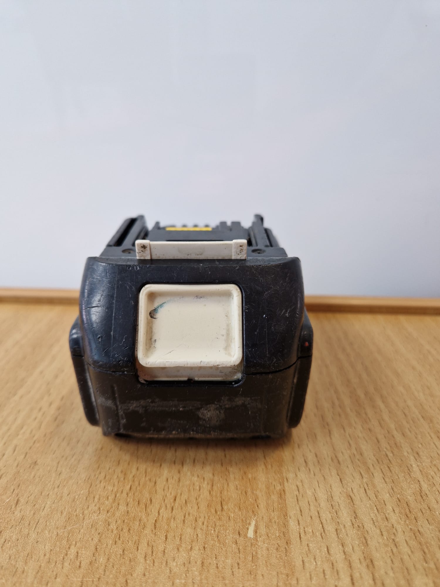 Product photo for Makita  Makita BL1830B 18V 3.0Ah Battery Unboxed - 12 Month Warranty