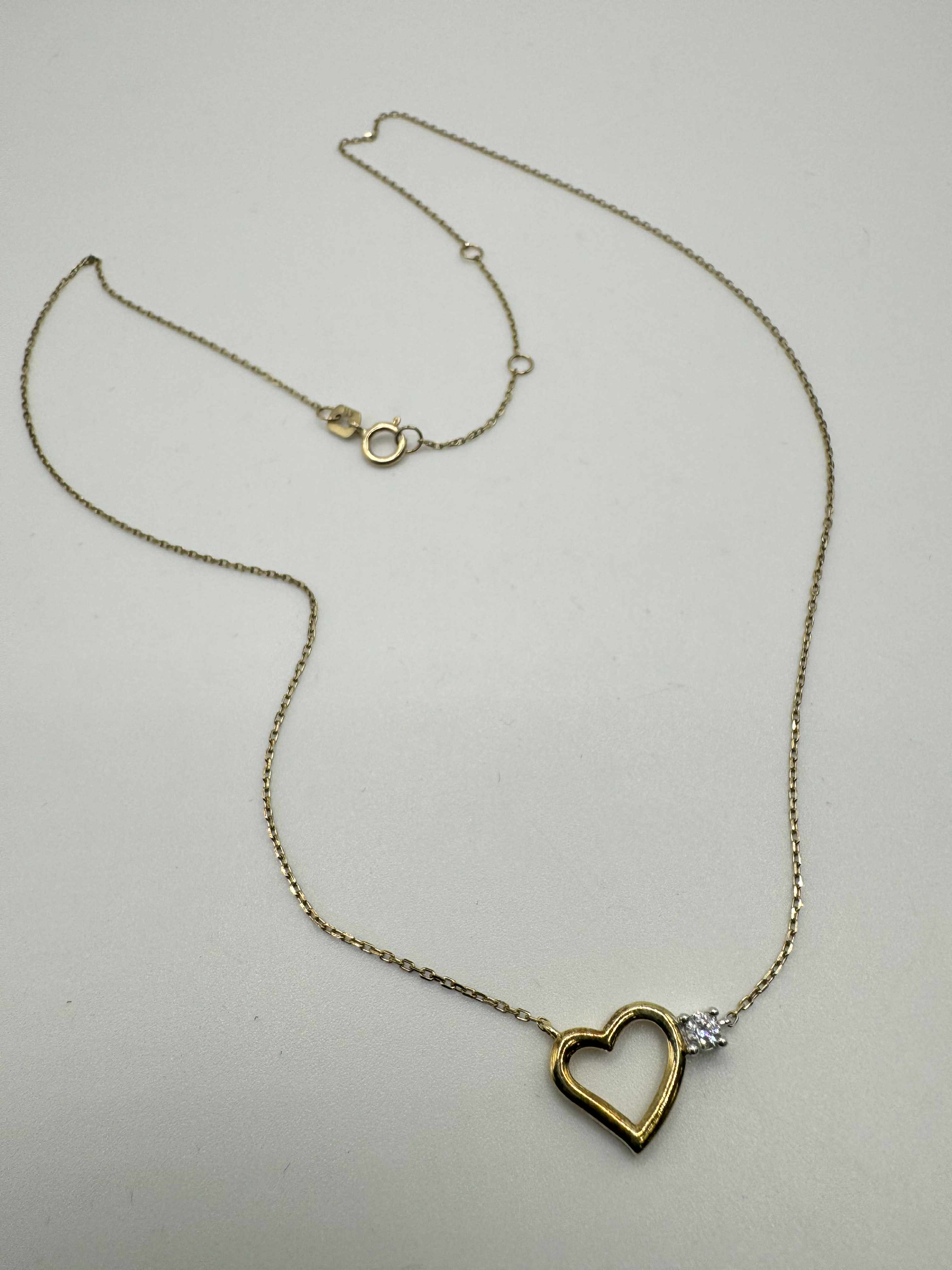 Product photo for 9ct Fine CZ Heart Chain