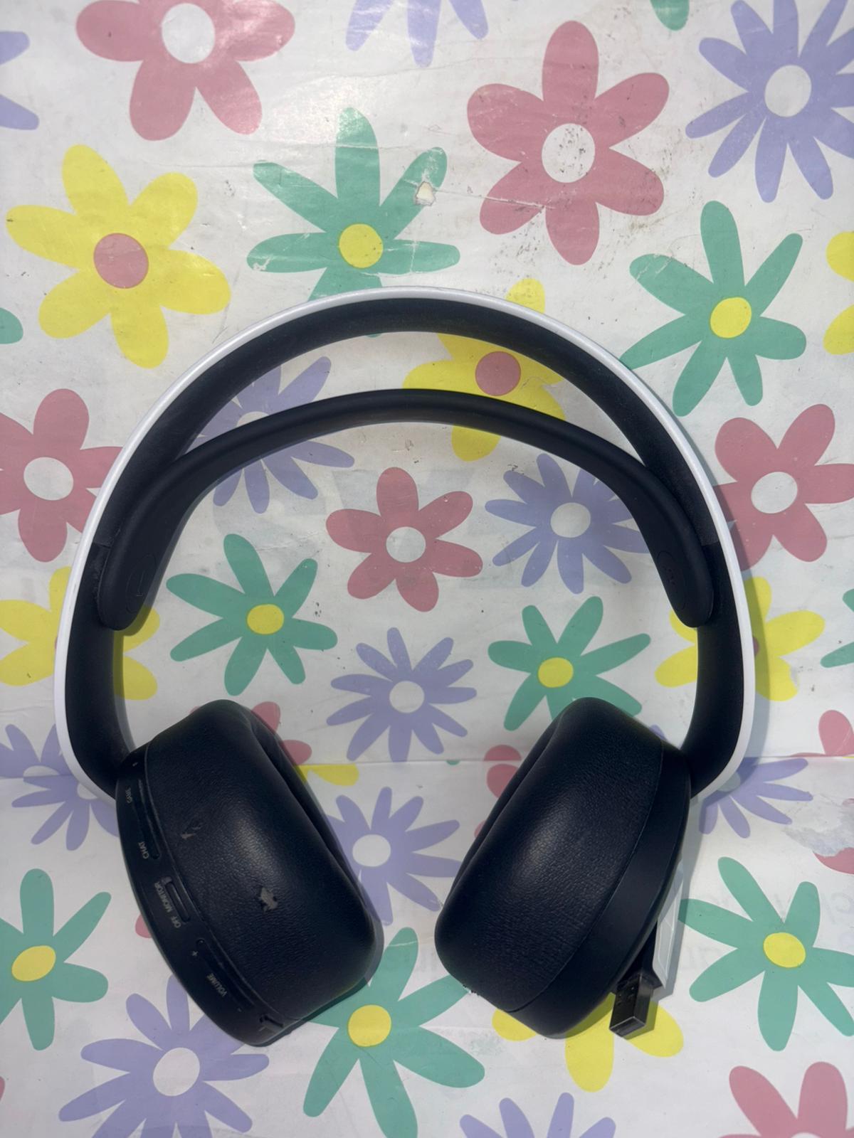 Product photo for PS5 PULSE HEADSET