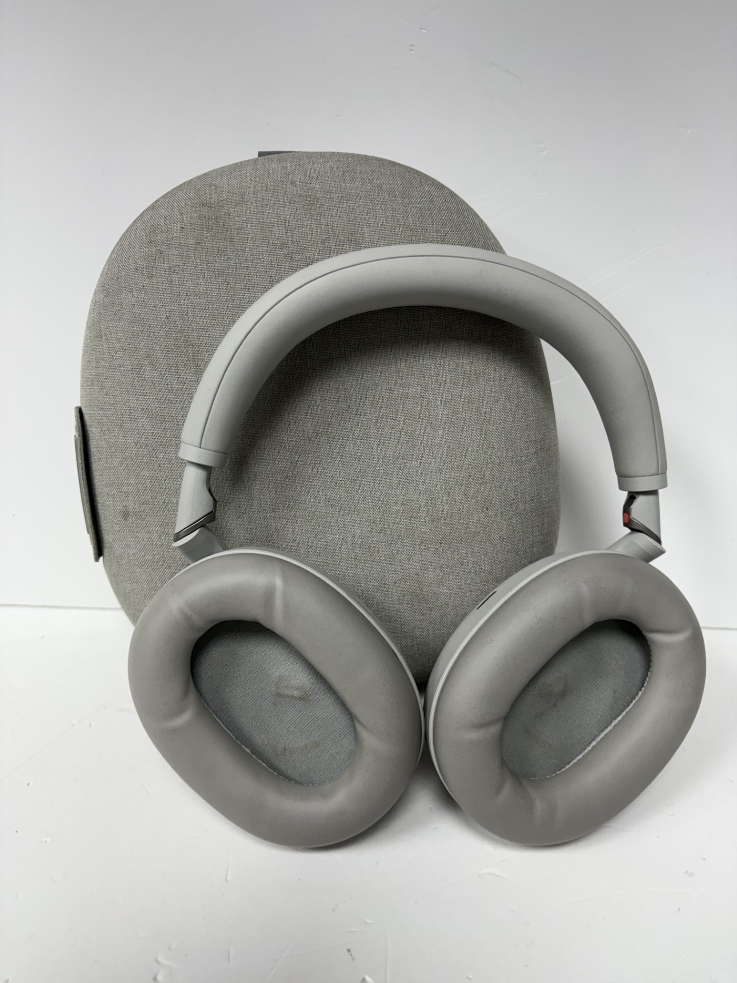 Product photo for sony WH-1000XM5 soundproof unboxed
