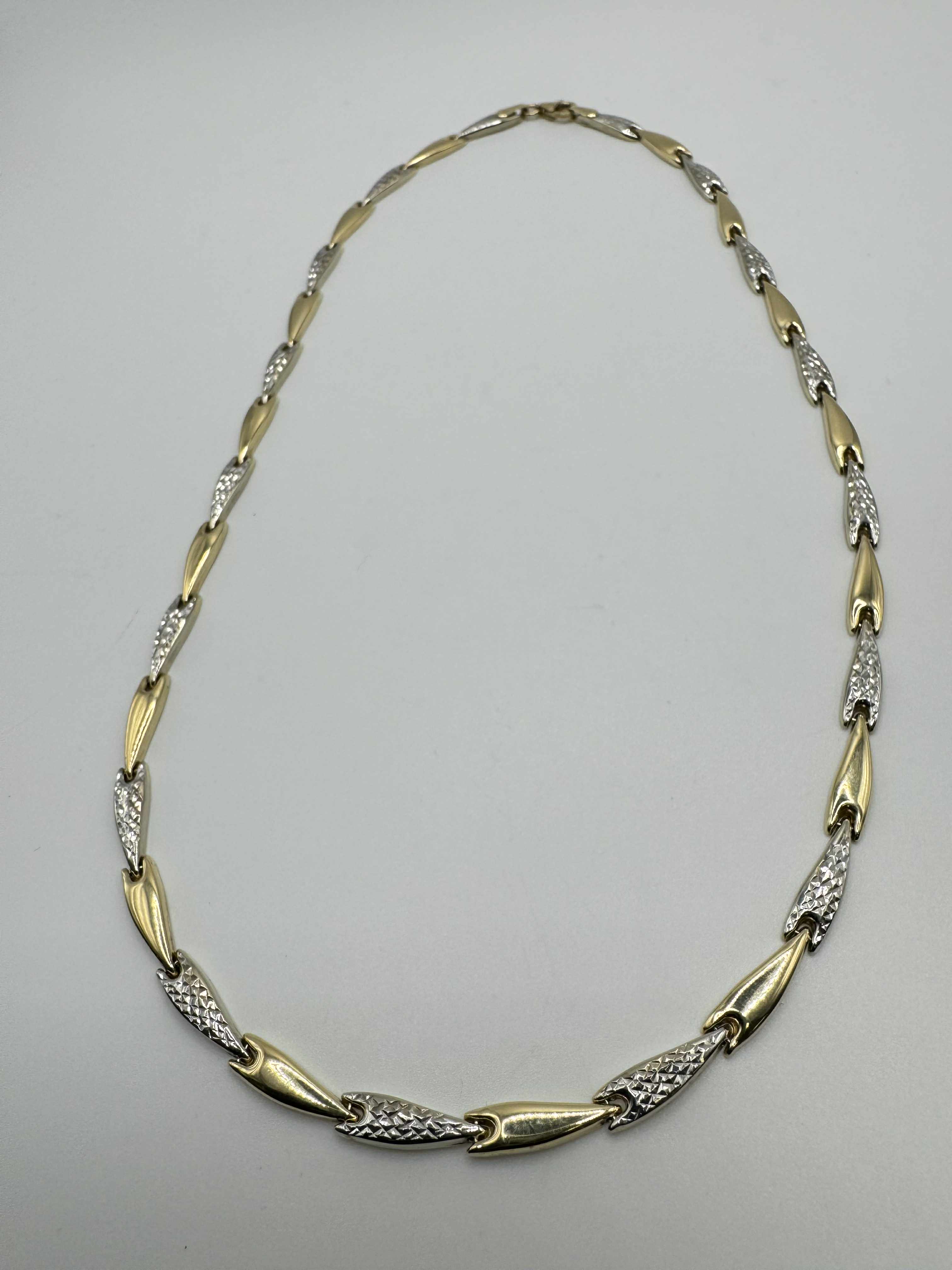 Product photo for 9ct Two Tone Textured Chain