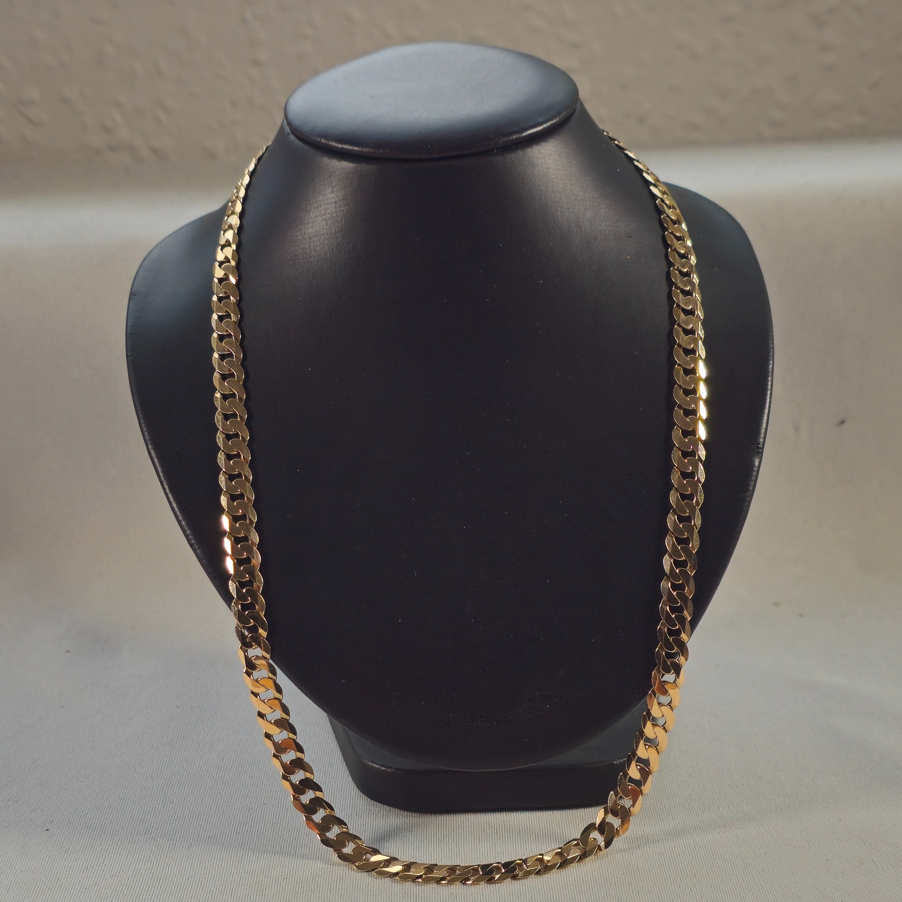 Product photo for 9ct Gold Curb Chain 21