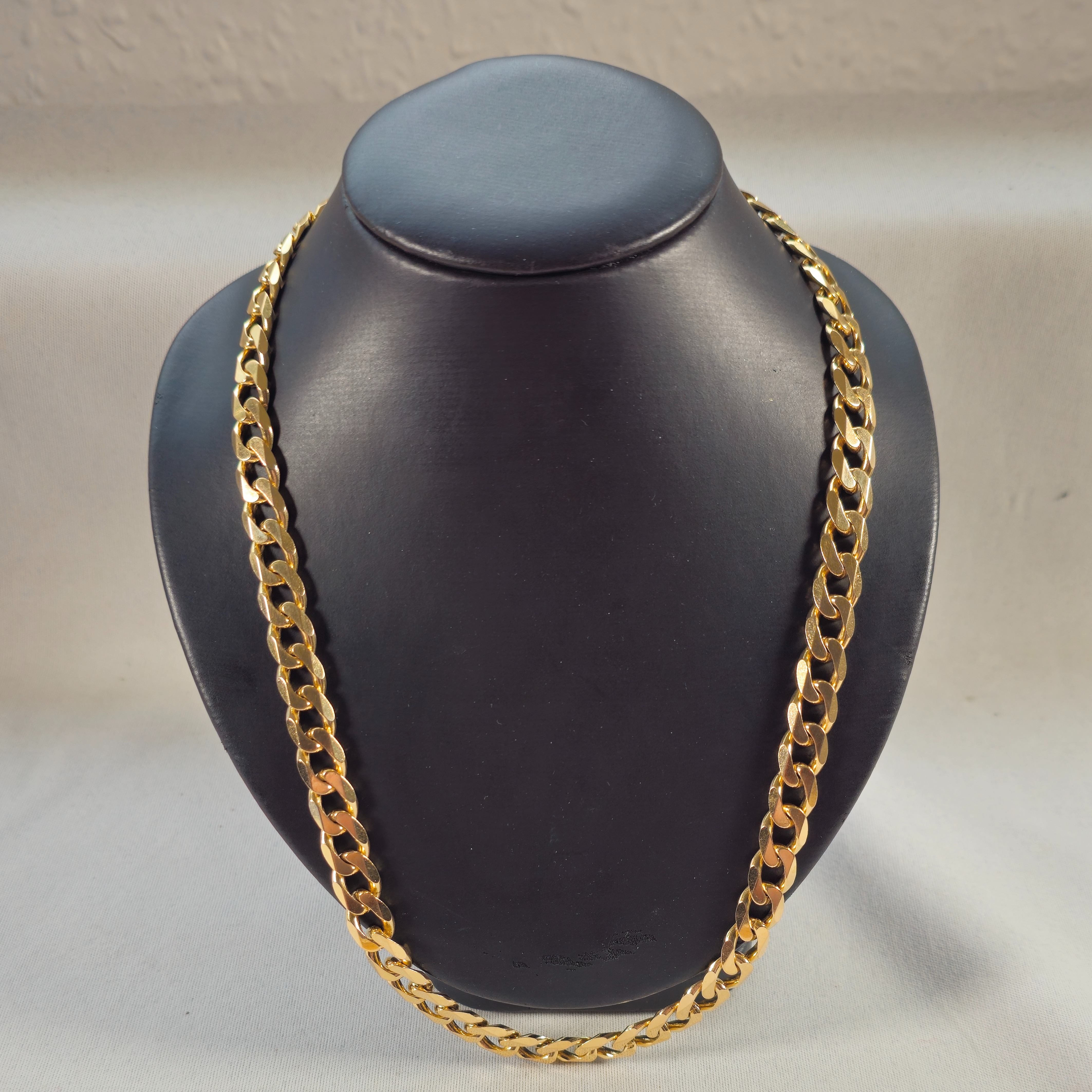 Product photo for 9ct Gold Curb Chain 20