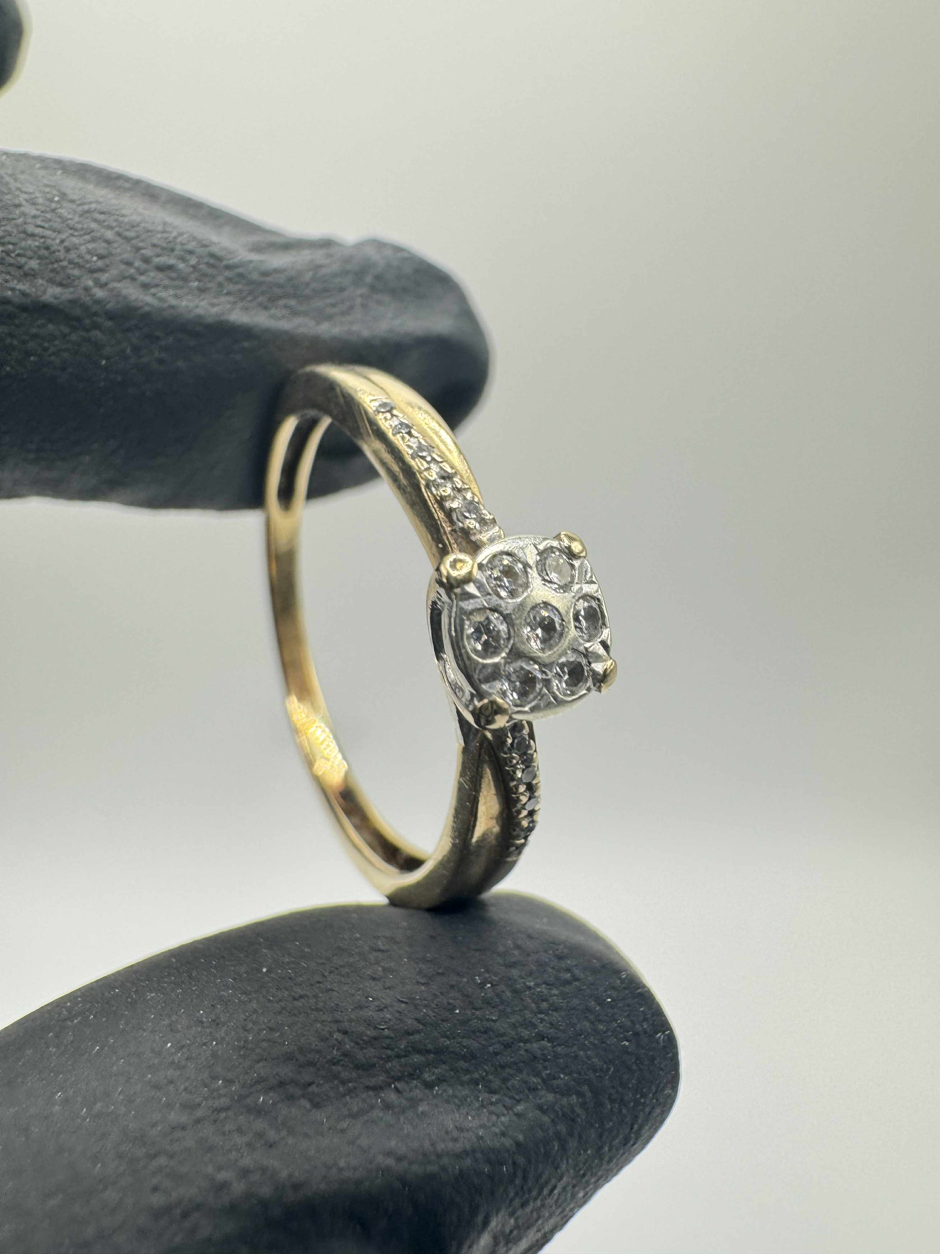 Product photo for 9ct Halo Design Diamond Ring