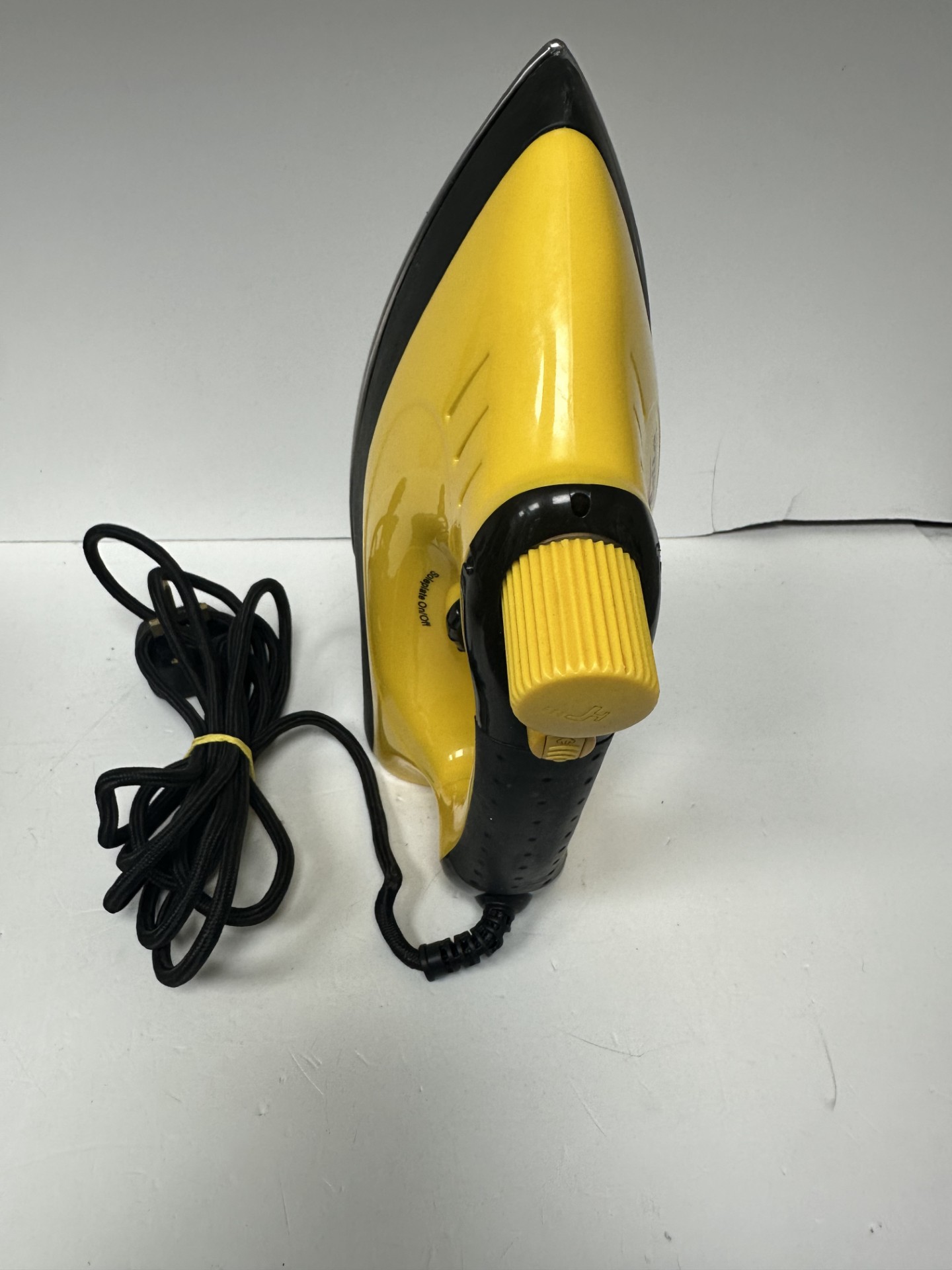 Product photo for pressa bella the dry steam iron yellow unboxed