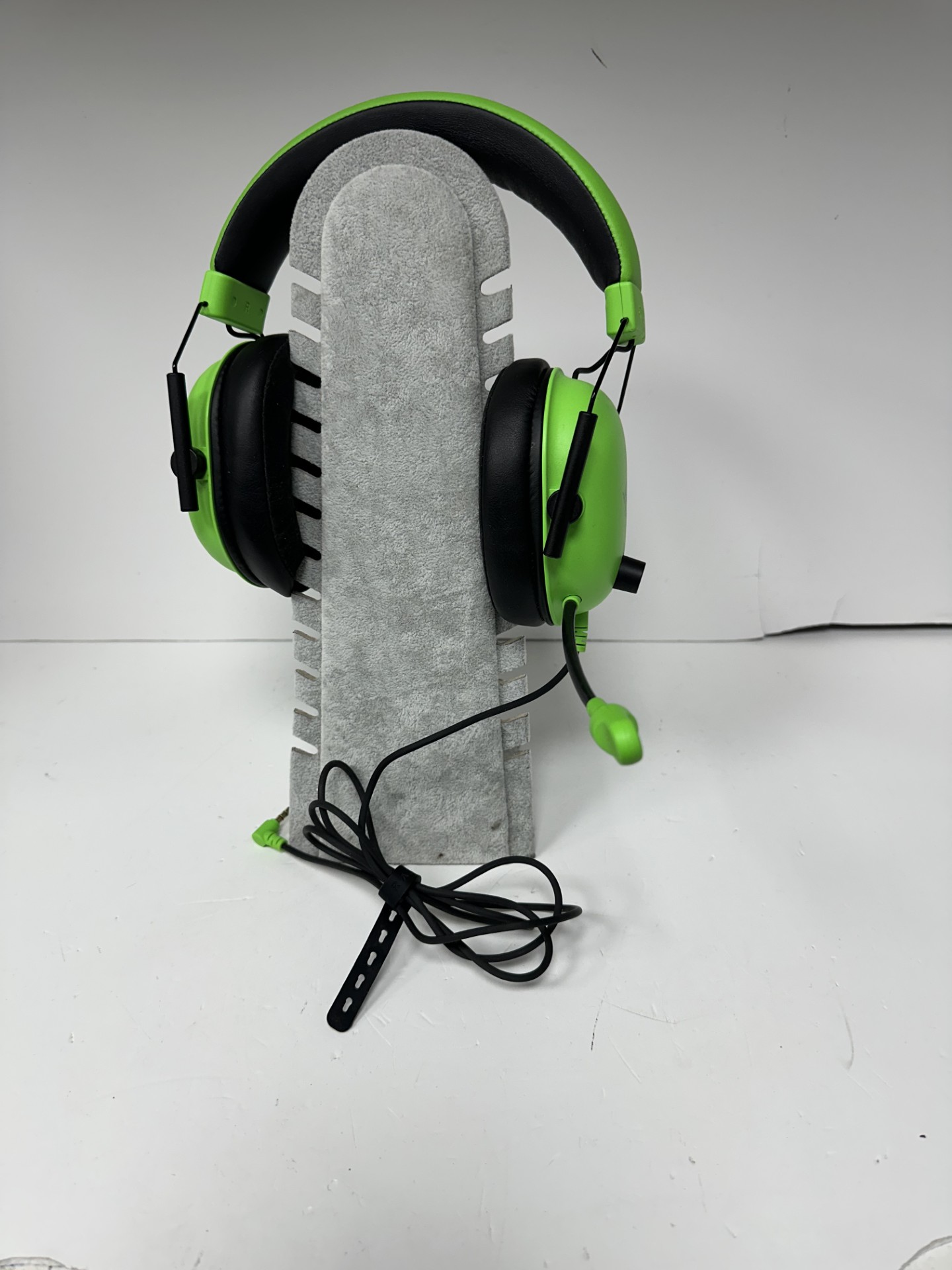 Product photo for Razer BlackShark V2 X Headset Green unboxed