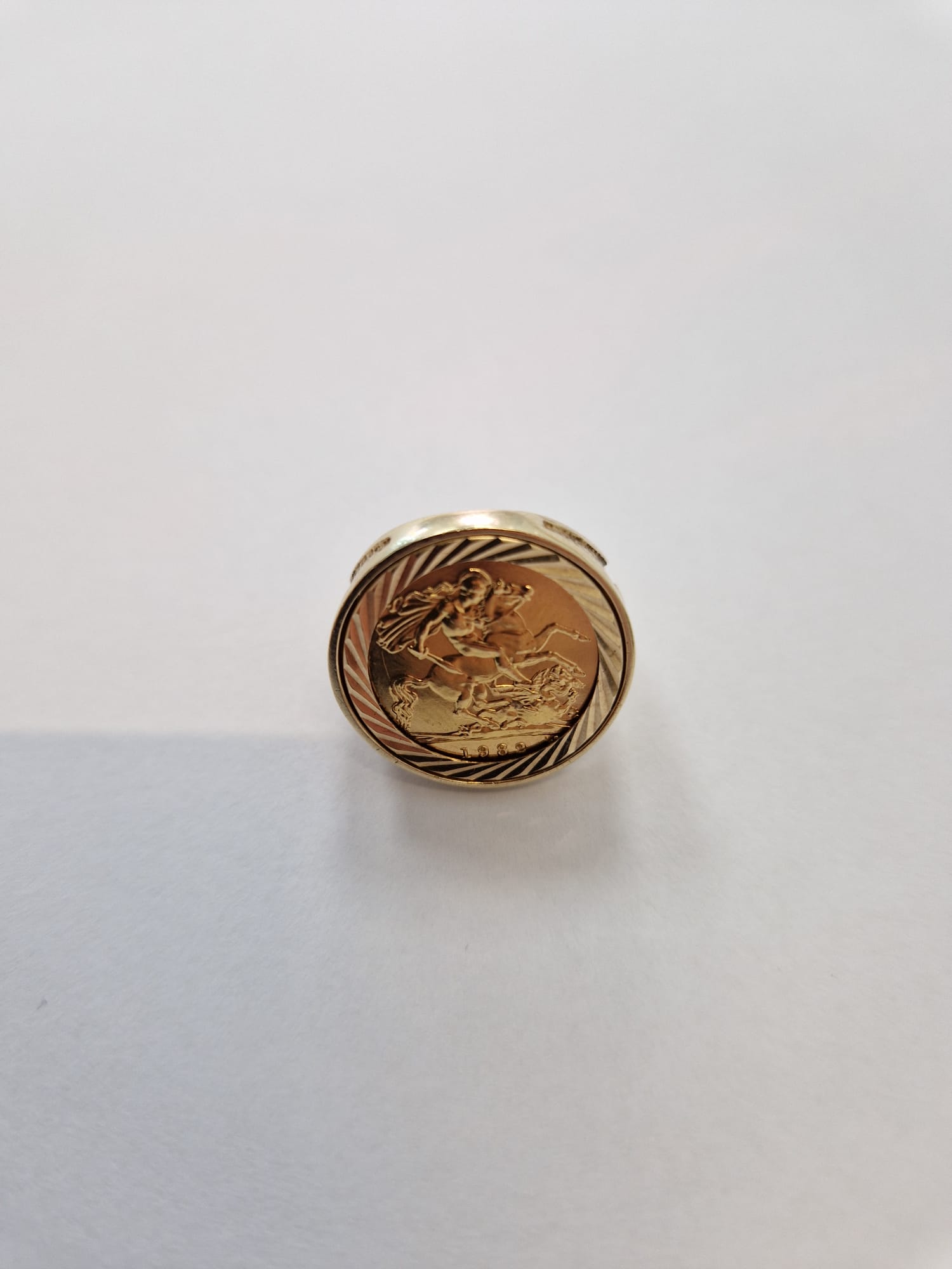 Product photo for Sovereign  1982 Half Sovereign Ring 9ct Gold Setting Size Q Fully Hallmarked