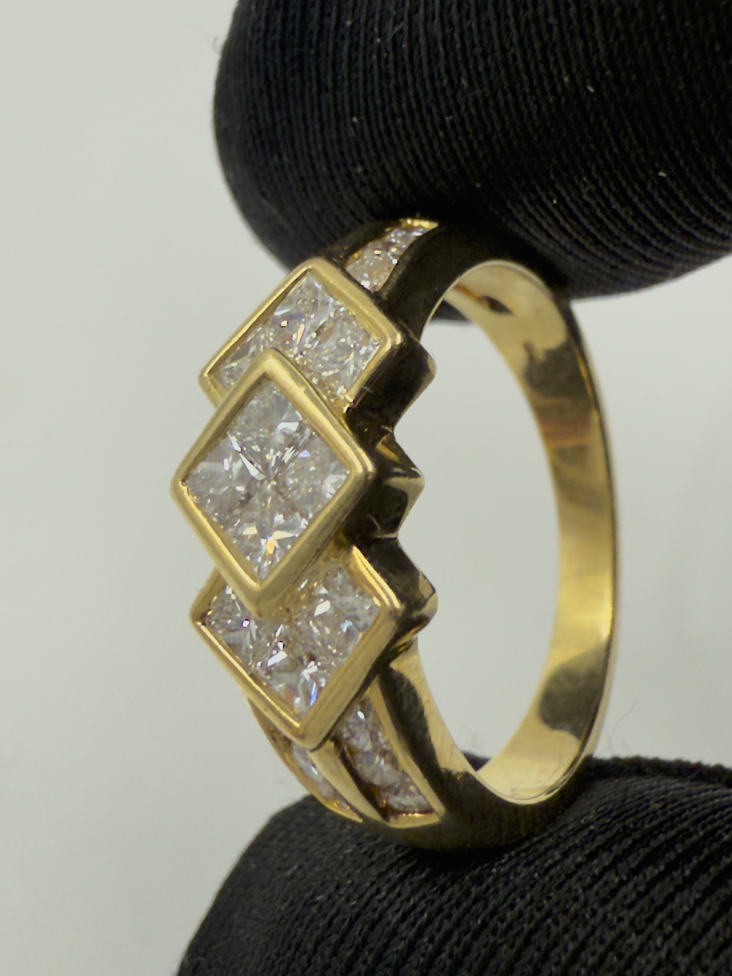 Product photo for 18ct DIAMOND RING 0.75cts VS1/VS2 (M 1/2) NRV:£3,250.00