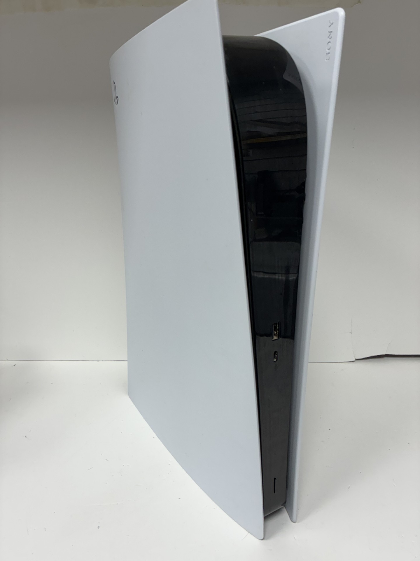 Product photo for playstation 5 original digital edition no controller 825gb white unboxed