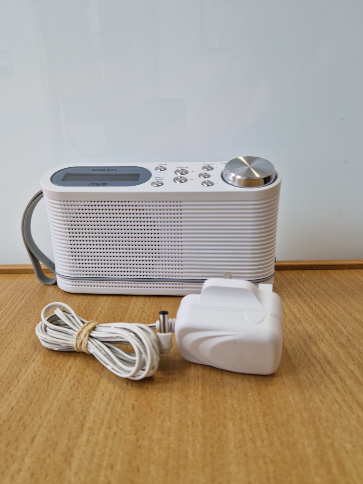 Product photo for Roberts  Roberts Play 10 White DAB/FM Radio Unboxed Good Condition + 12M Warranty
