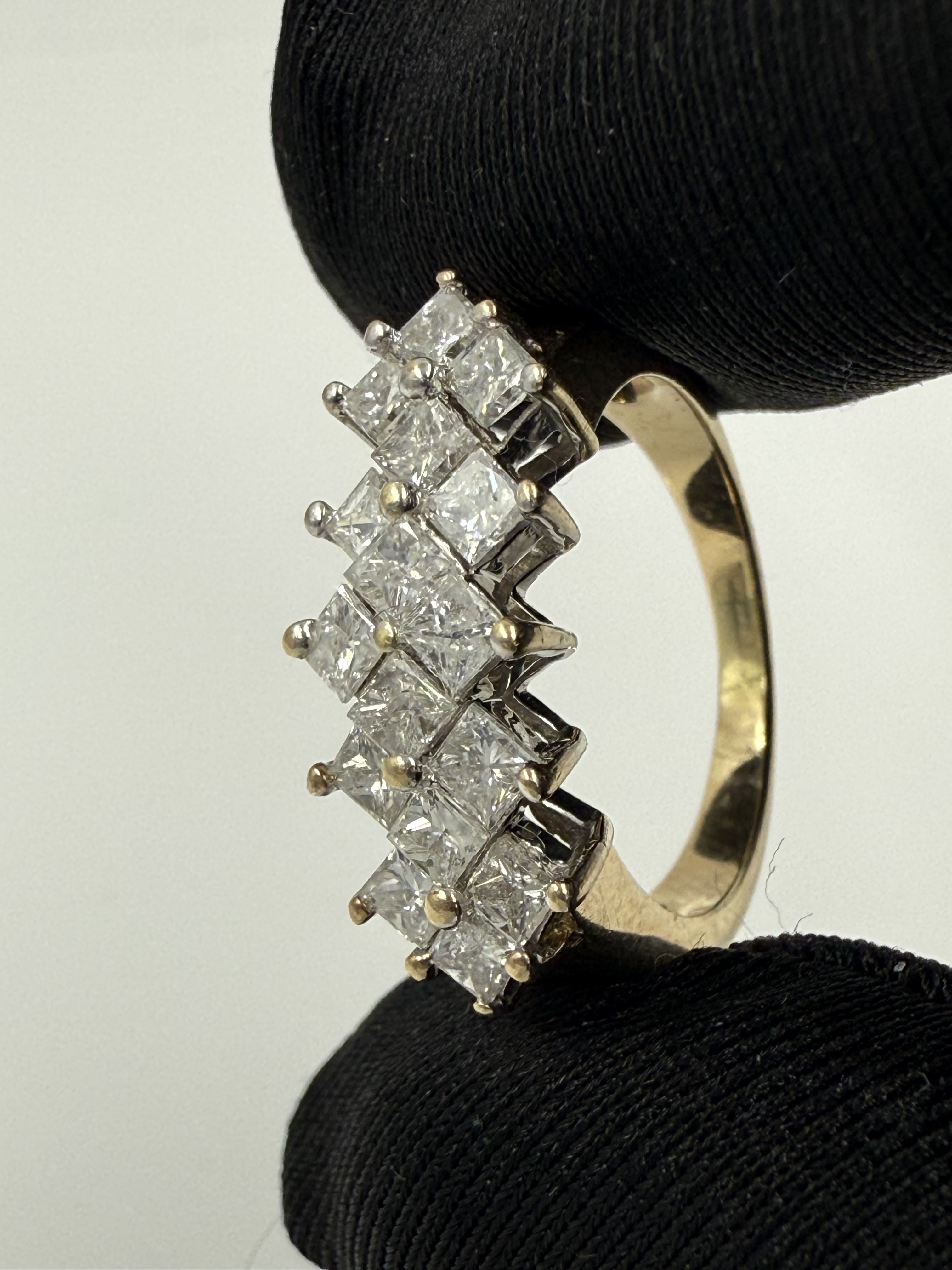 Product photo for 9CT GOLD DIAMOND RING 1.10cts (K) NRV:£1,600.00