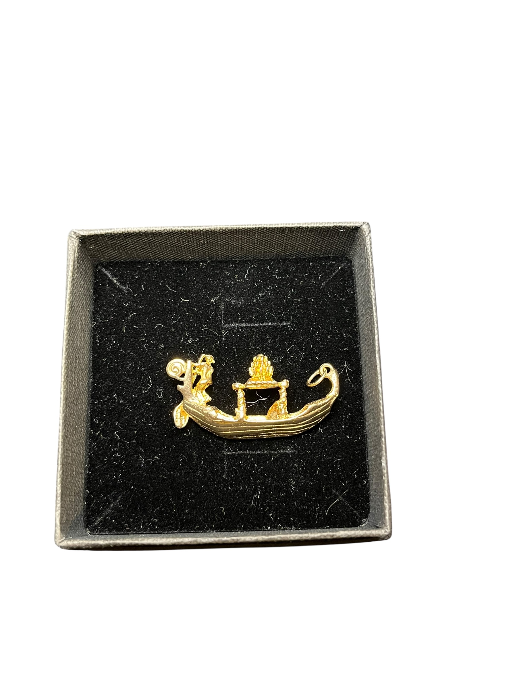 Product photo for 9ct Yellow Gold Boat Charm / Pendant – Hallmarked Pre-Owned