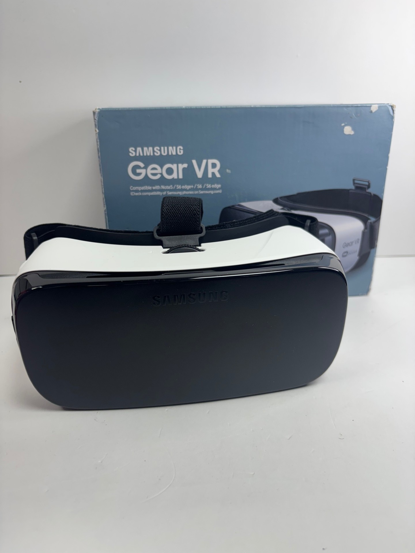 Product photo for SAMSUNG VR HEADSET BOXED