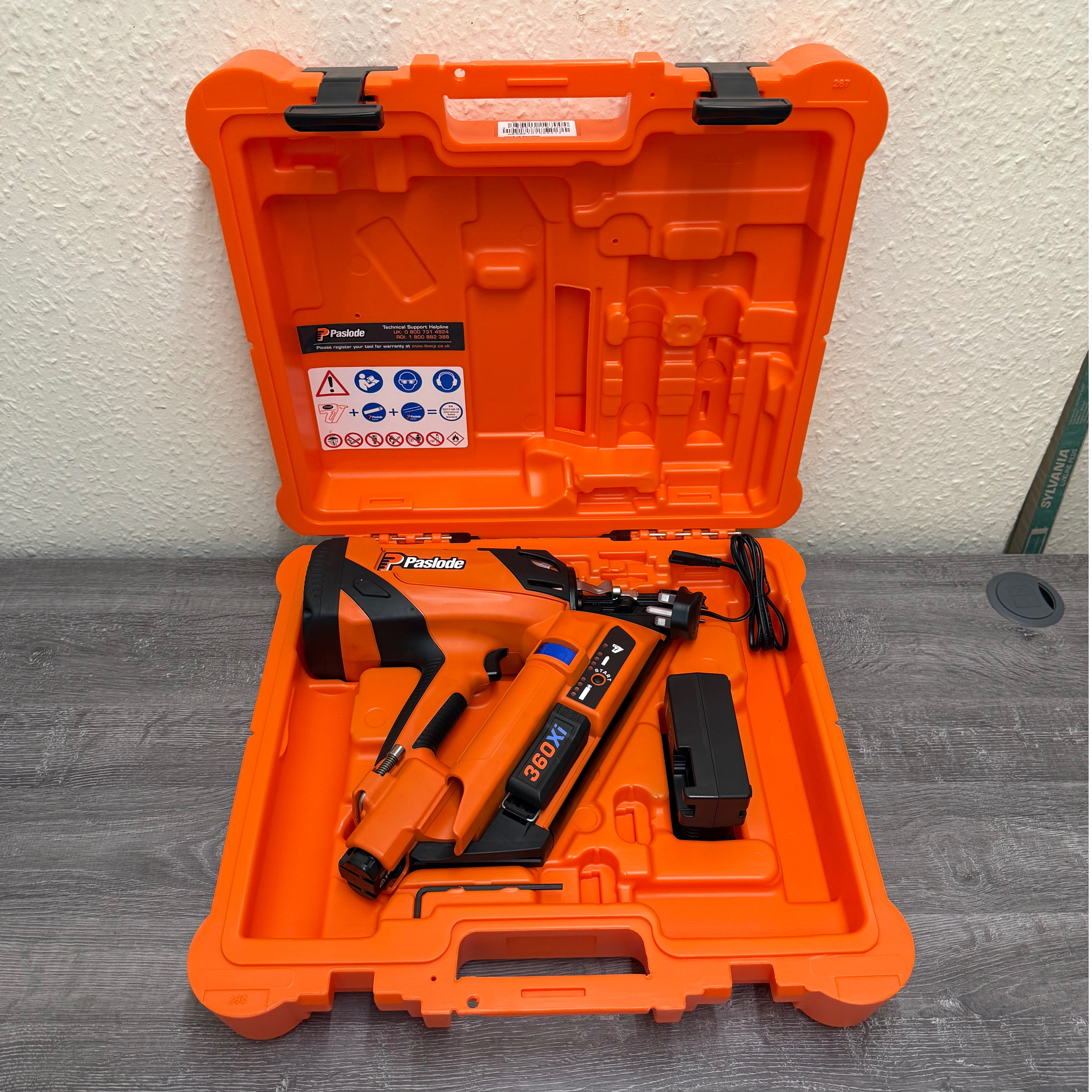 Product photo for PASLODE 360XI NAIL GUN - OPENED NEVER USED