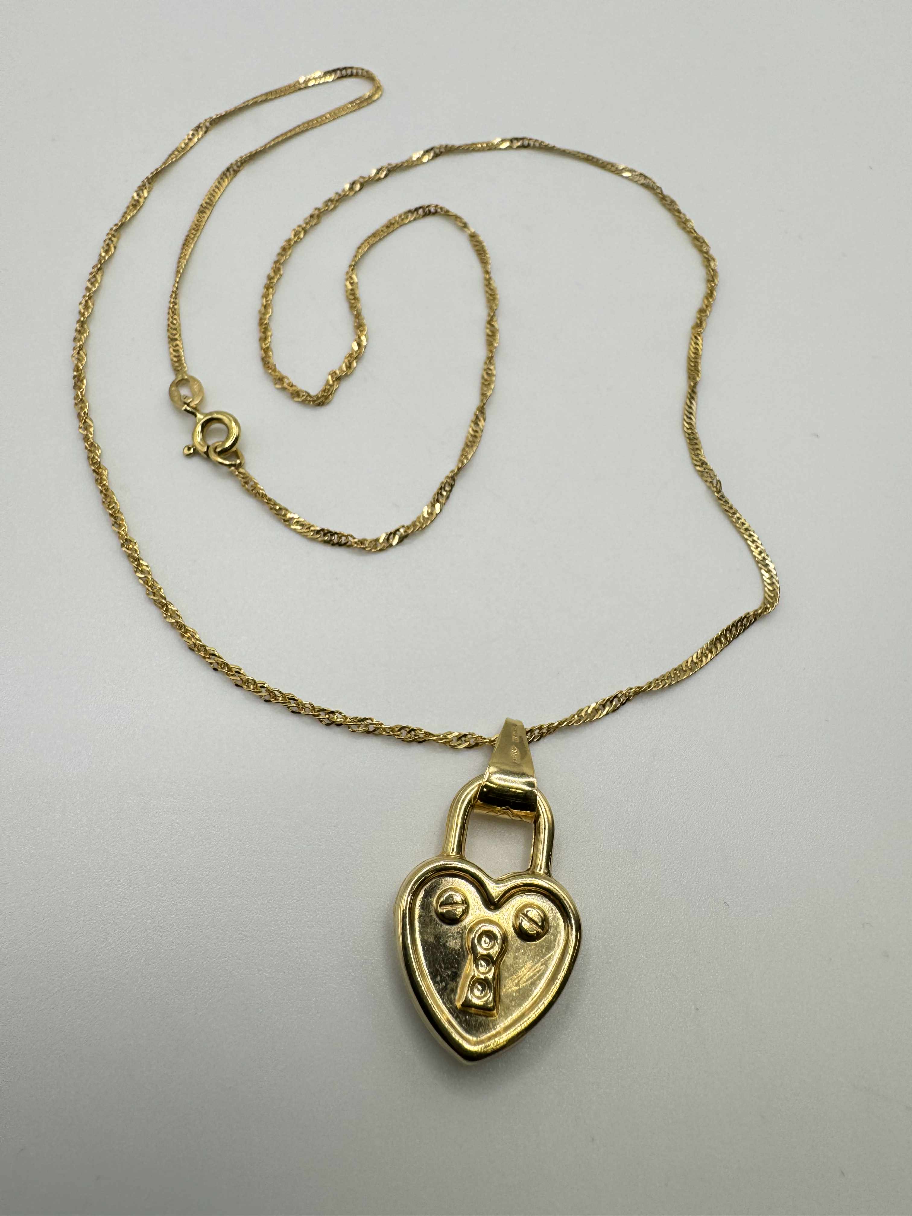 Product photo for 18ct Twisted Chain & Heart Lock Pendant