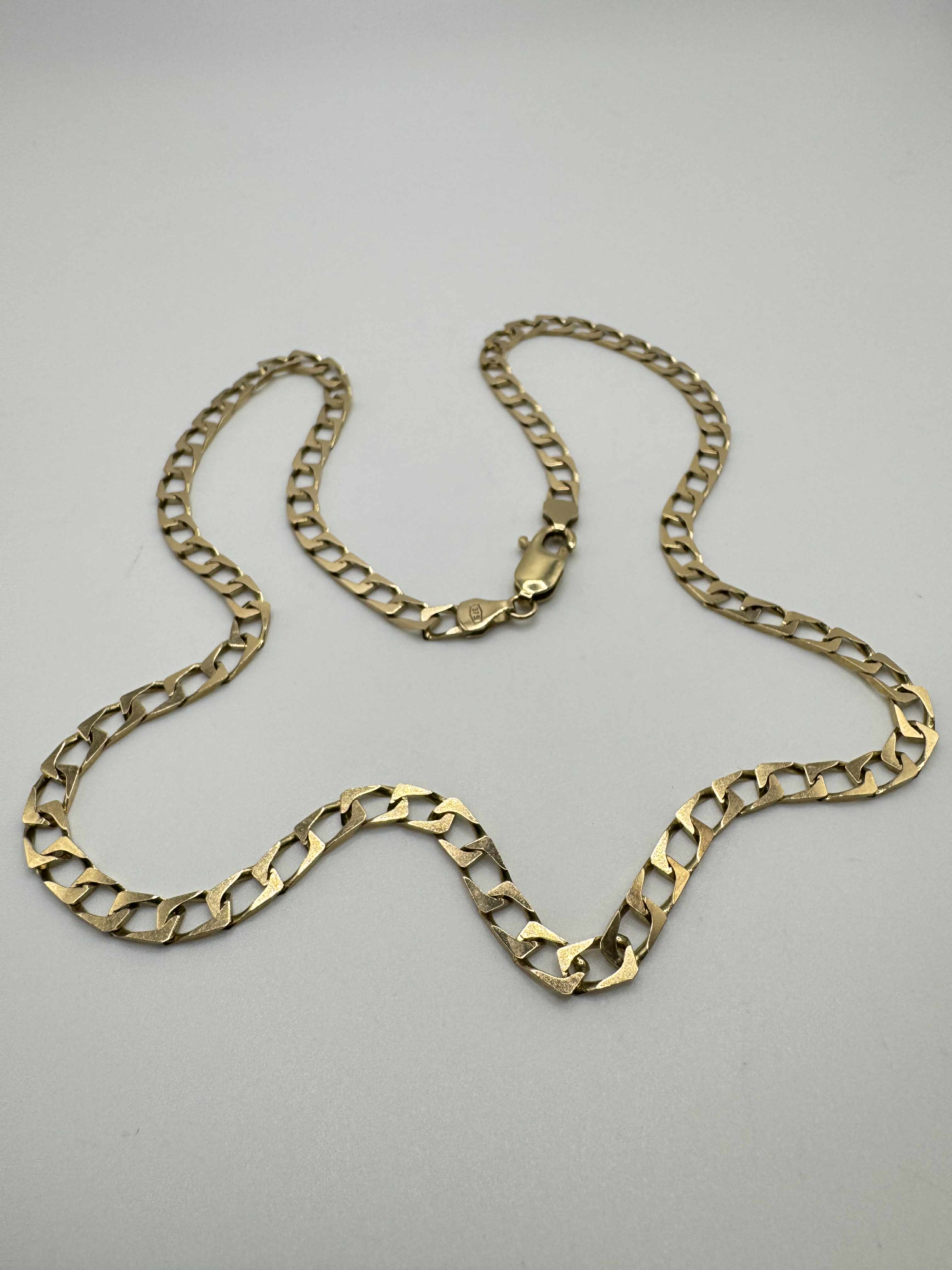 Product photo for 9ct Squared Curb Chain