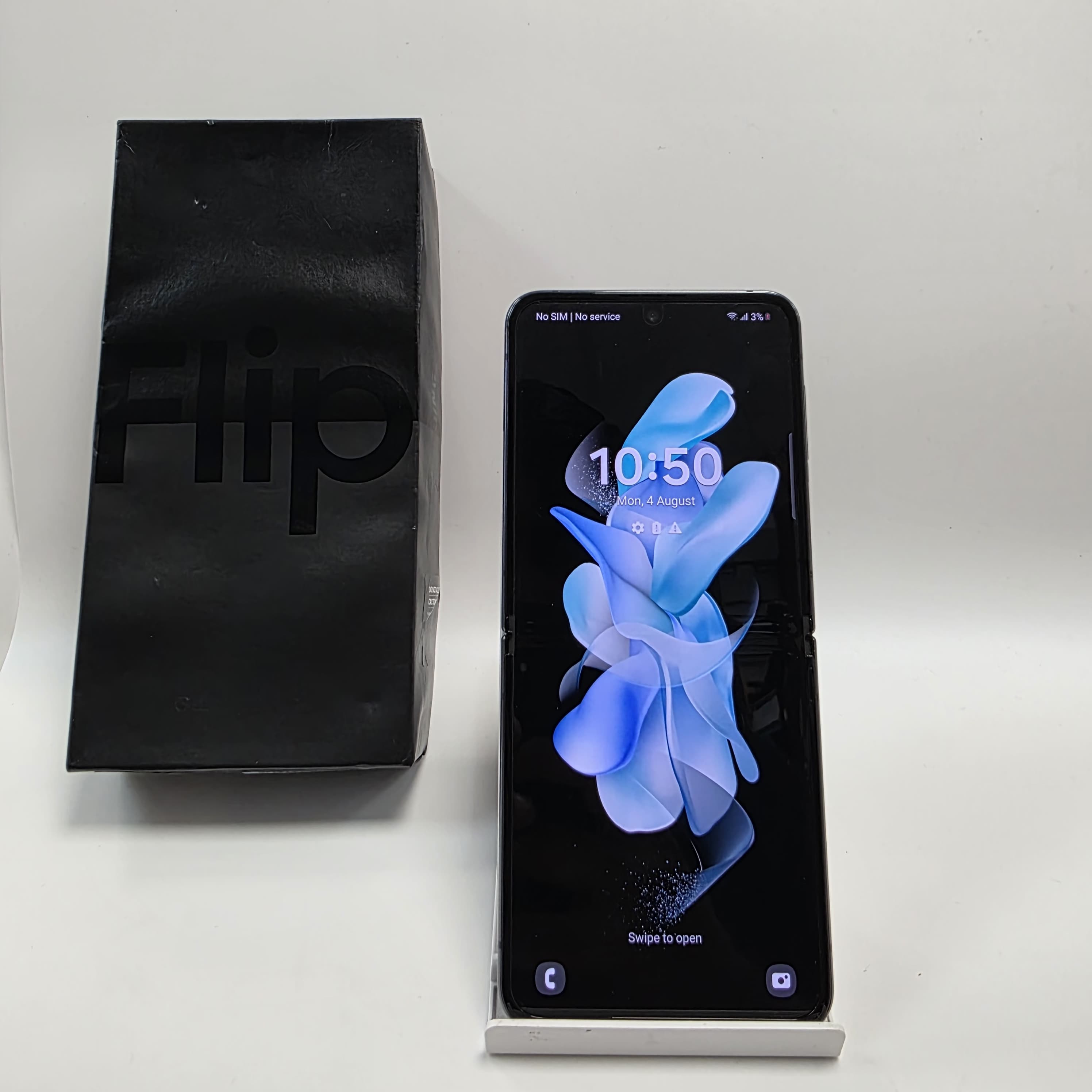 Product photo for Samsung Galaxy Z Flip 4 128GB - Boxed