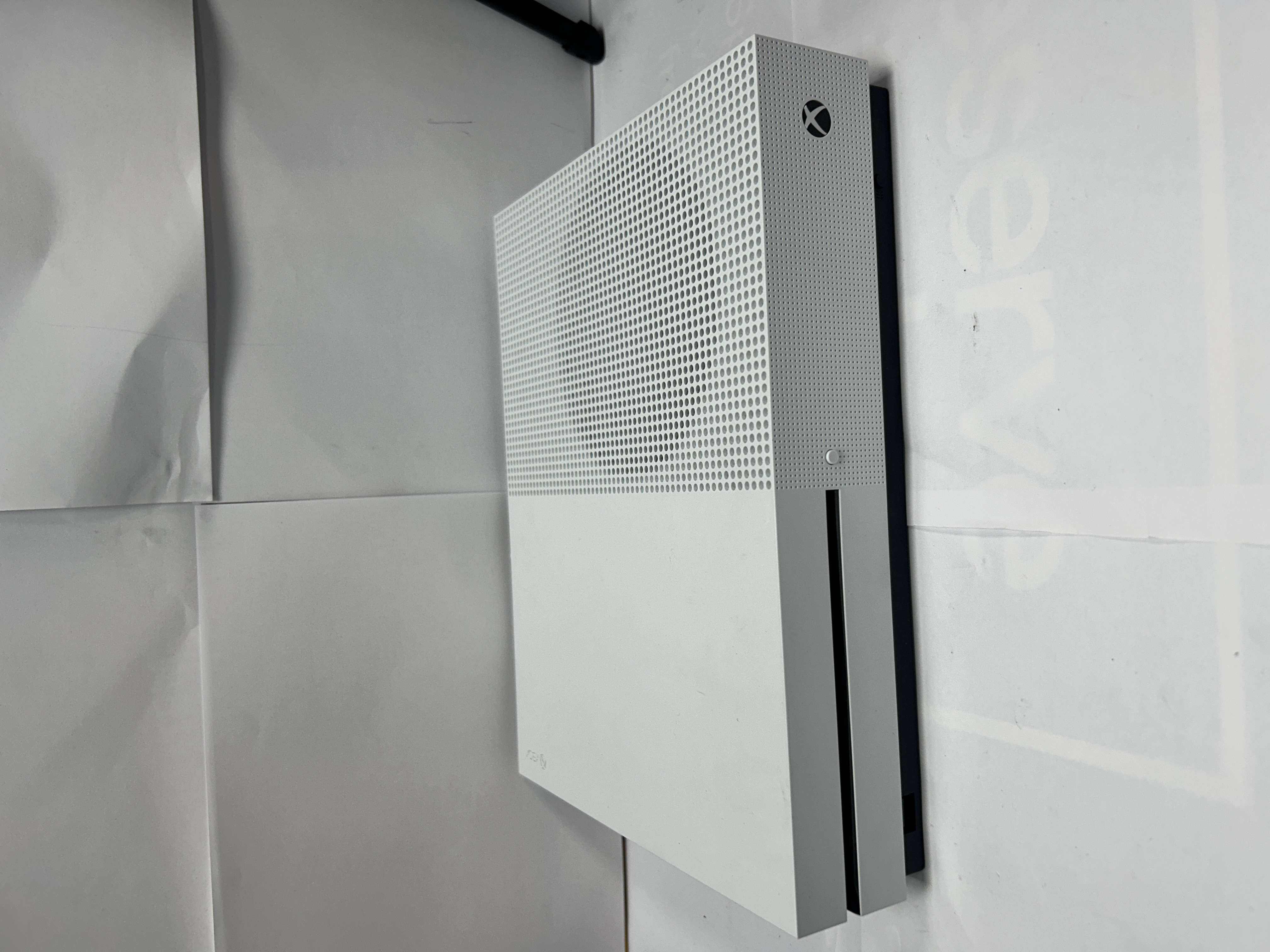 Product photo for XBOX ONE S 500GB WHITE UNBOXED