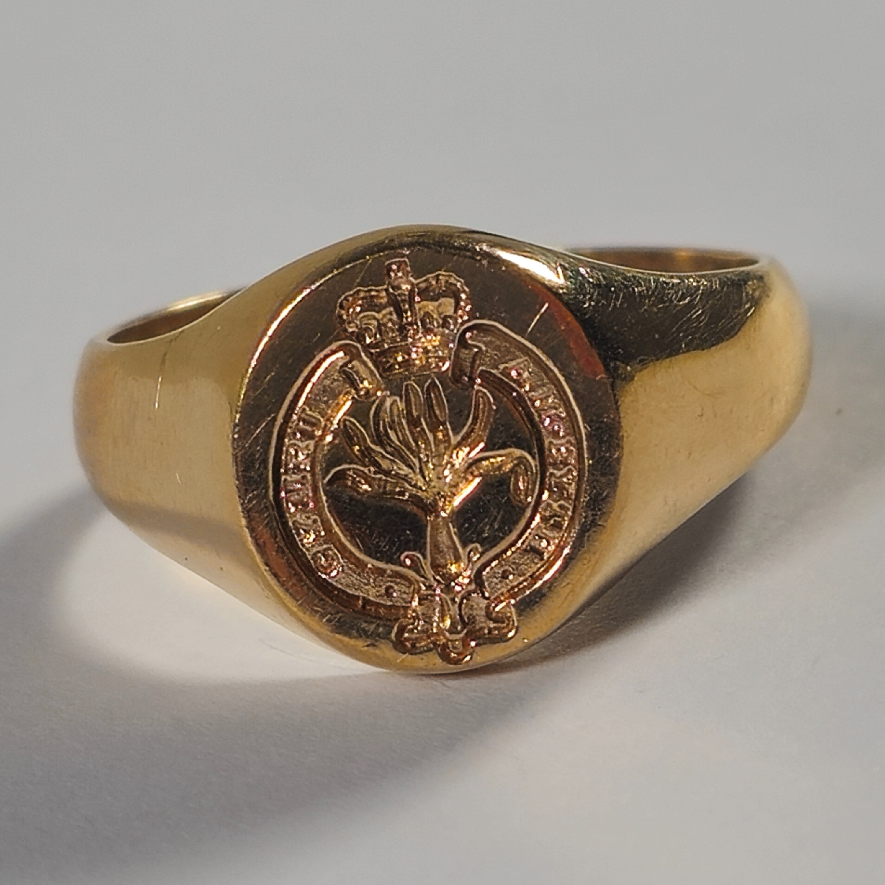 Product photo for 9ct Gold CYMRU AM BYTH Welsh Guard Signet Ring Size W