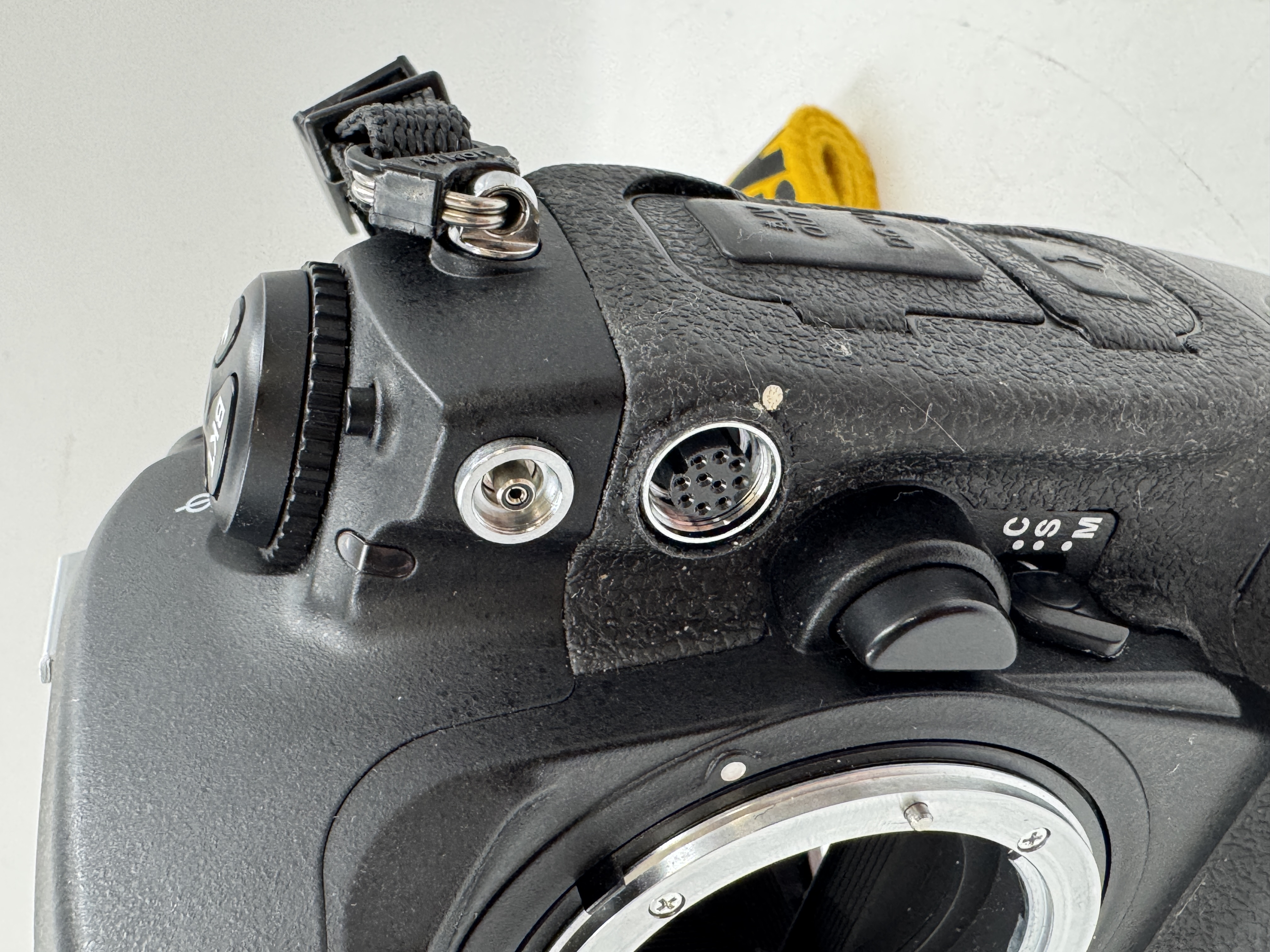 Product photo for NIKON D2X DIGITAL SLR 12.4MP CAMERA BODY ONLY