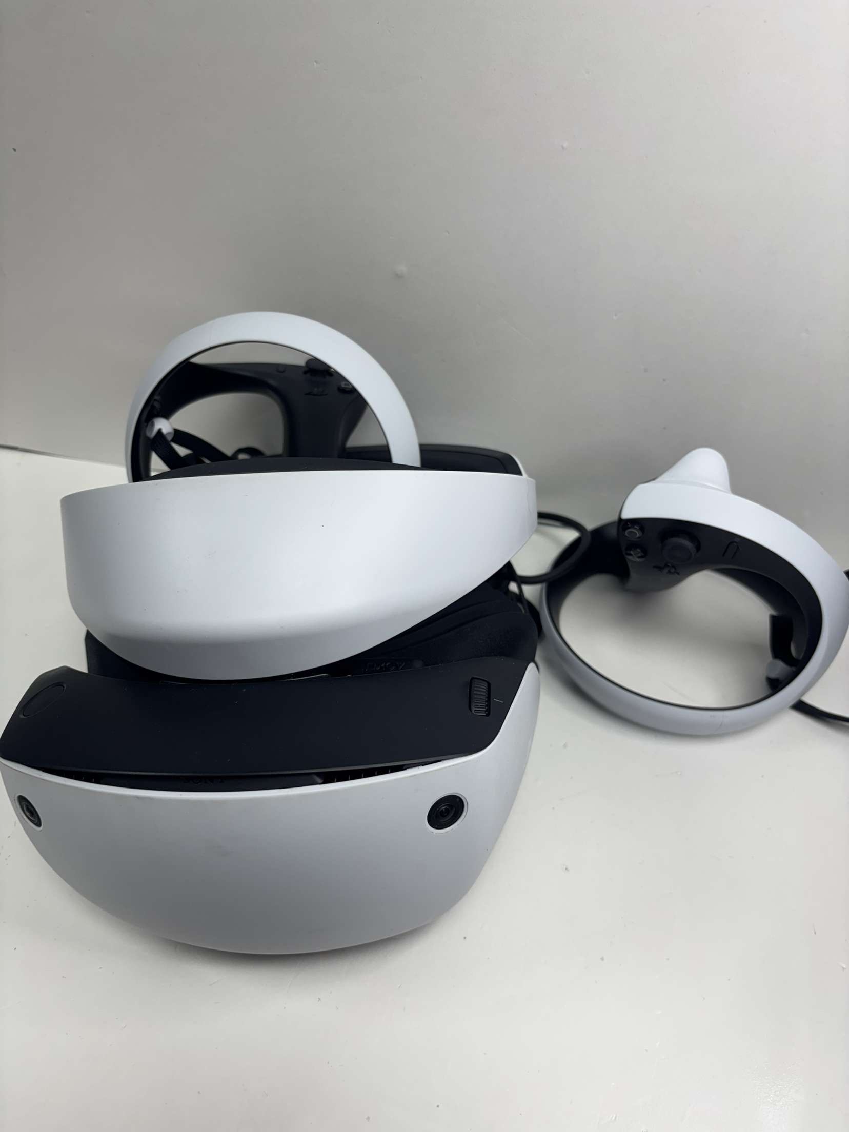 Product photo for PS5 VR HEADSET AND WIRES