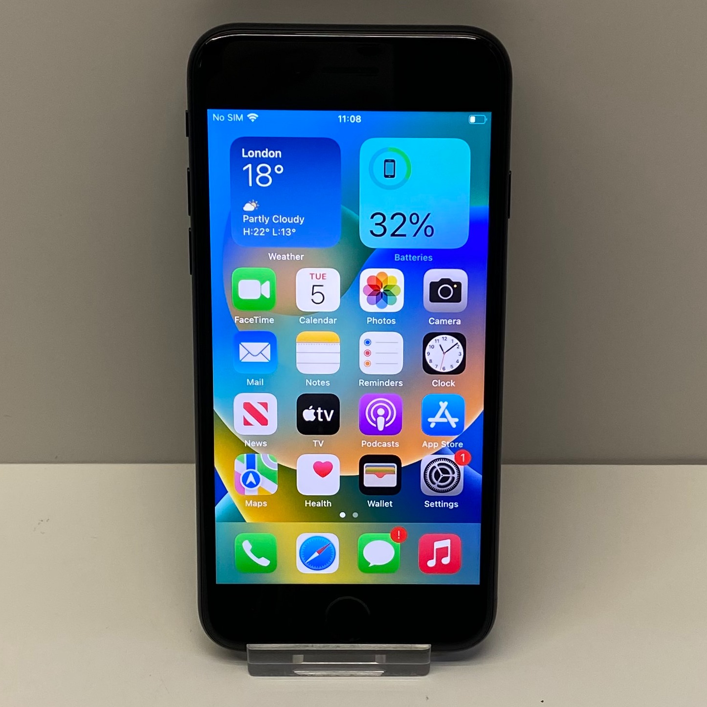 Product photo for Apple iPhone SE 2022 Unlocked Model A2595 64GB in Midnight