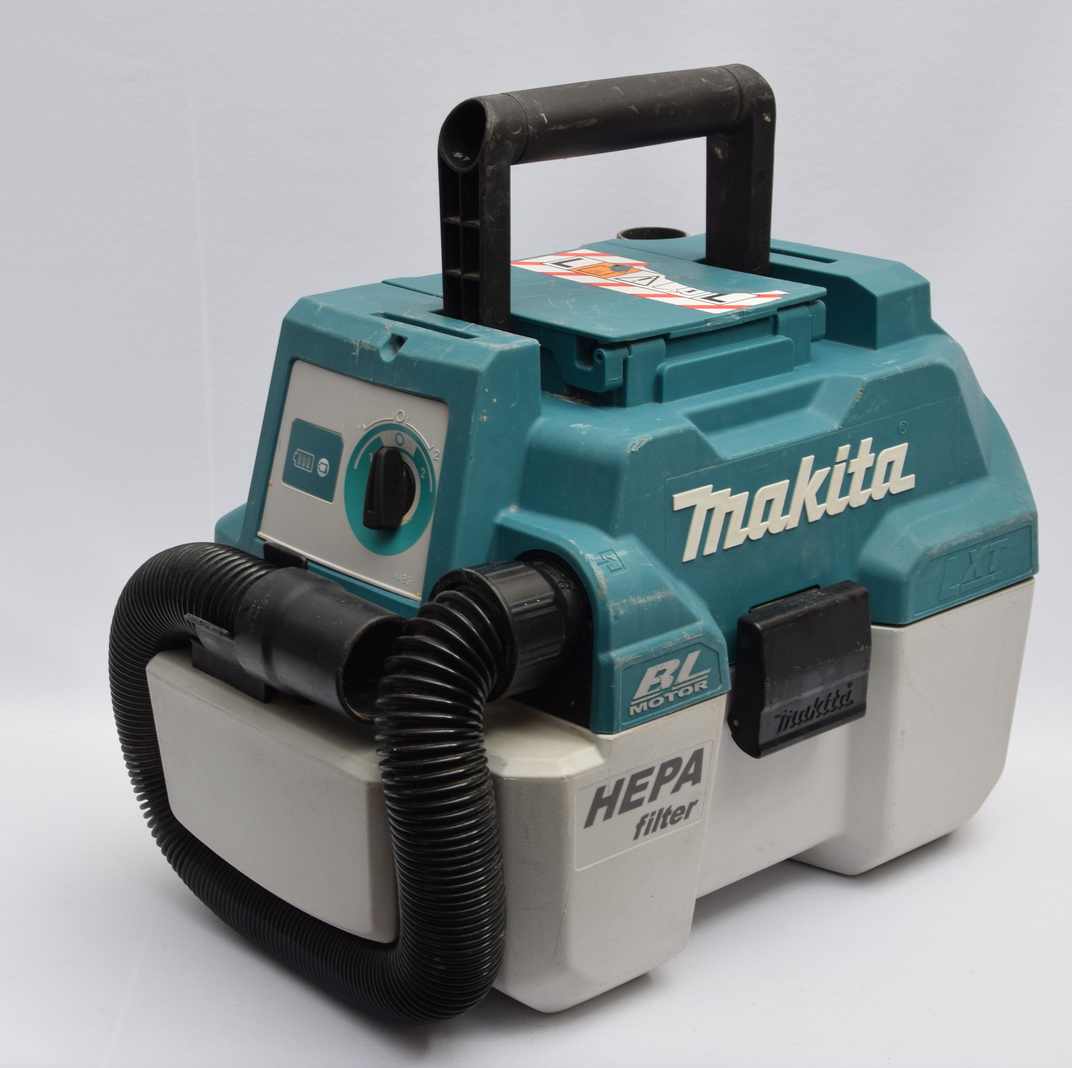 Product photo for Makita DVC750L 18V 7.5L Wet/Dry Portable Vacuum Cleaner - Body Only (U)
