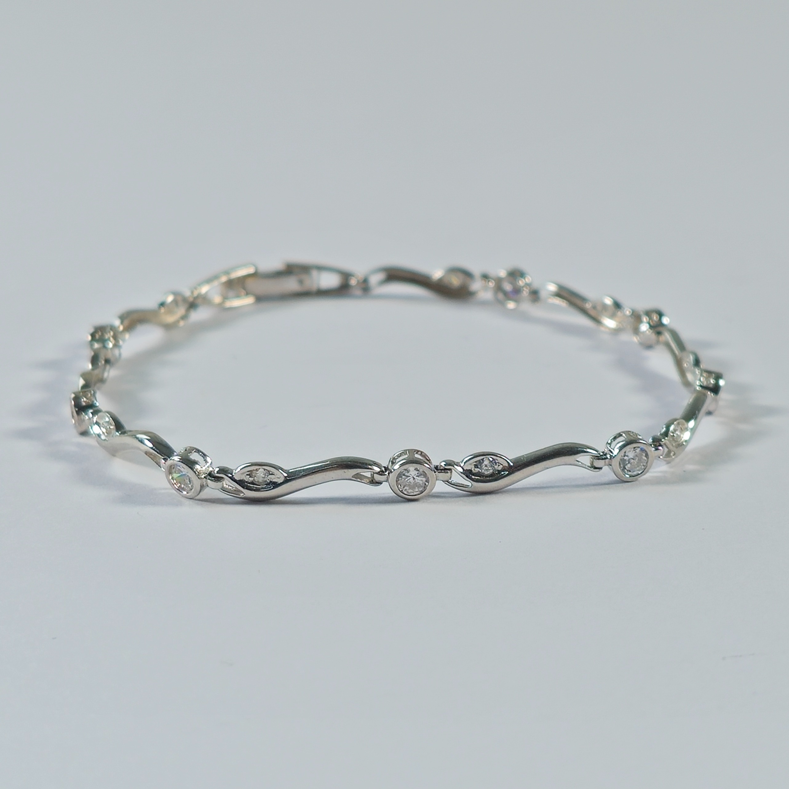 Product photo for 9ct White Gold *CZ* Bracelet 7