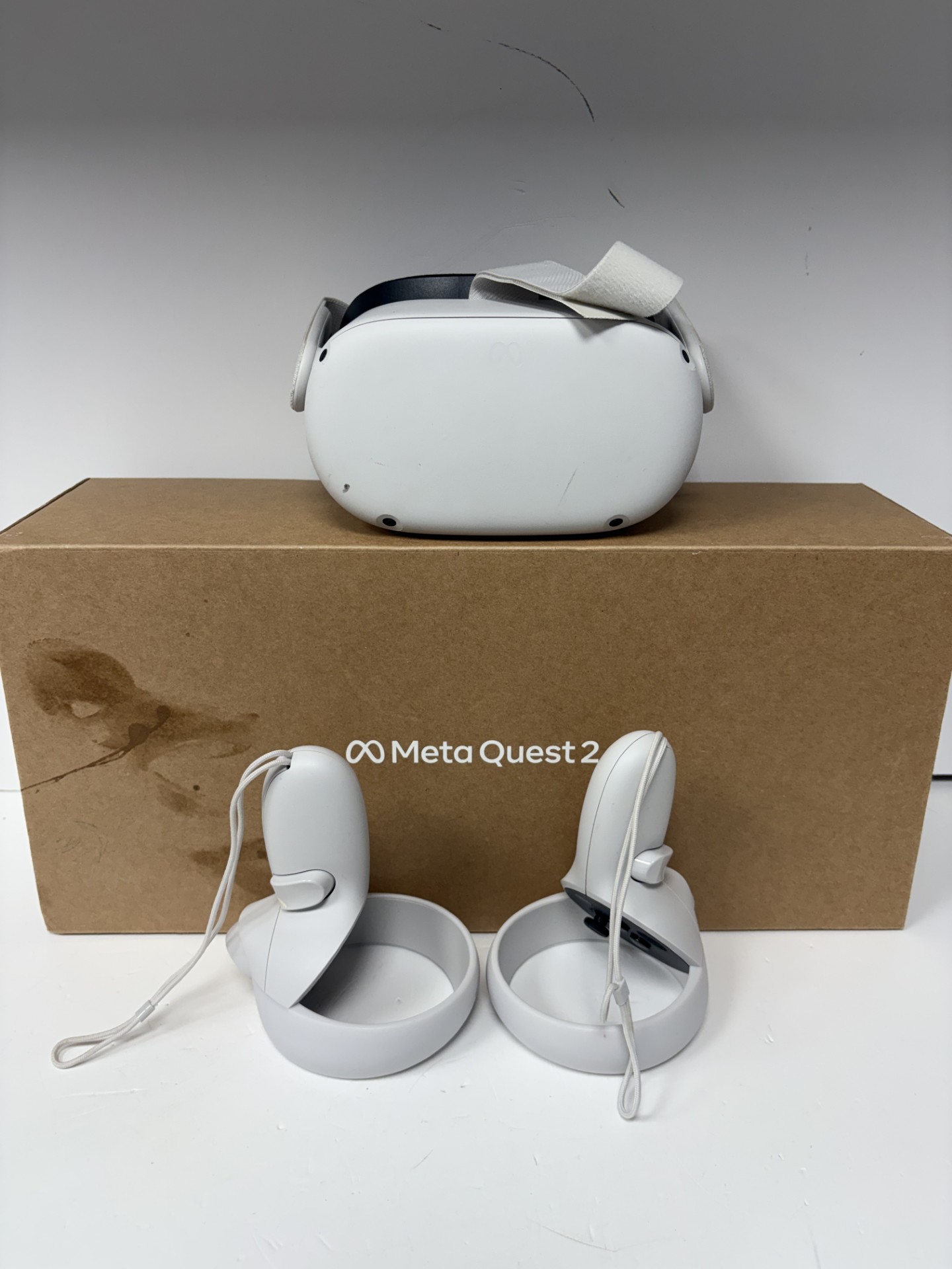 Product photo for META QUEST 2 128GB WHITE BOXED