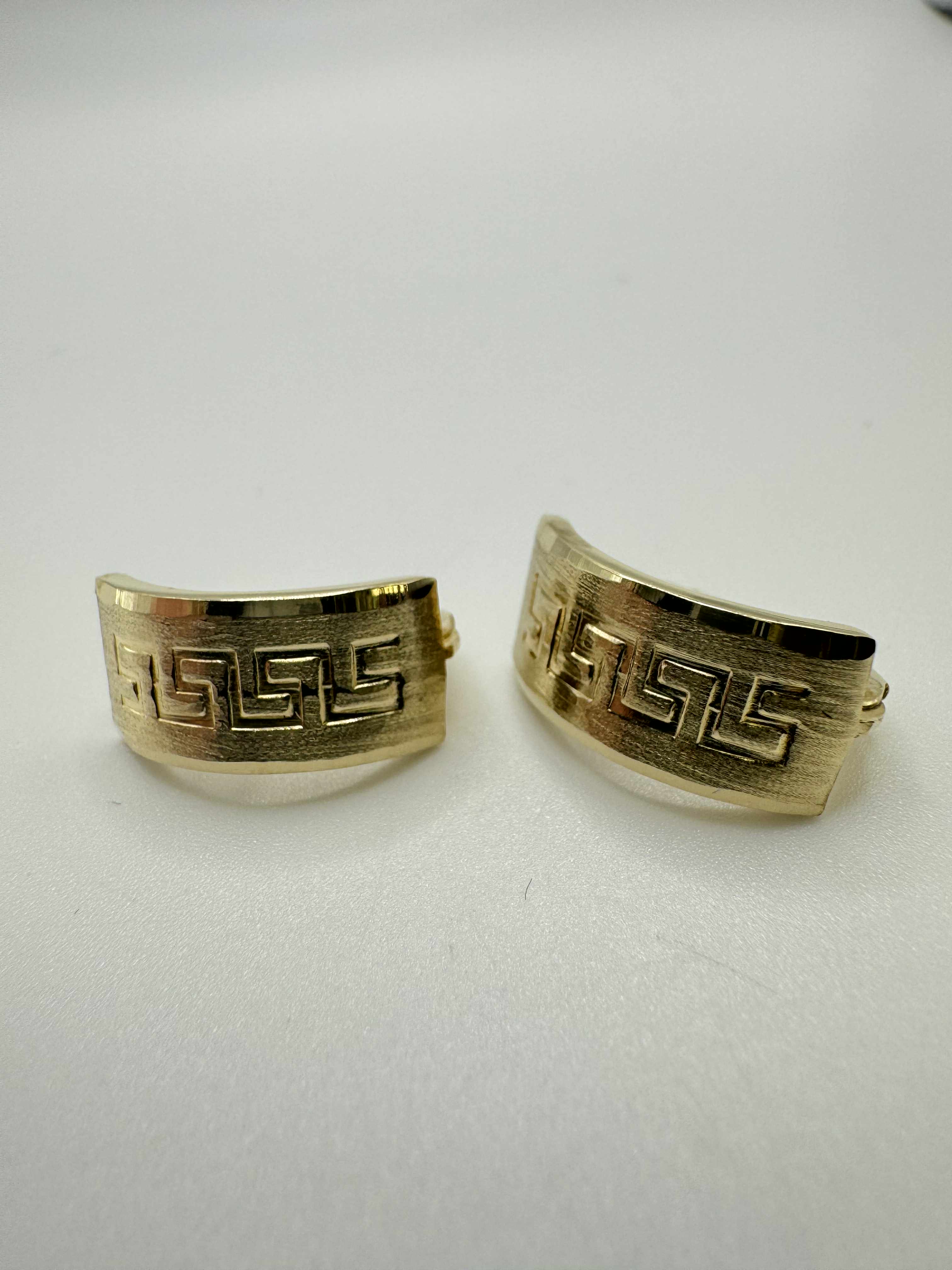 Product photo for 14ct Meander Huggie Earrings