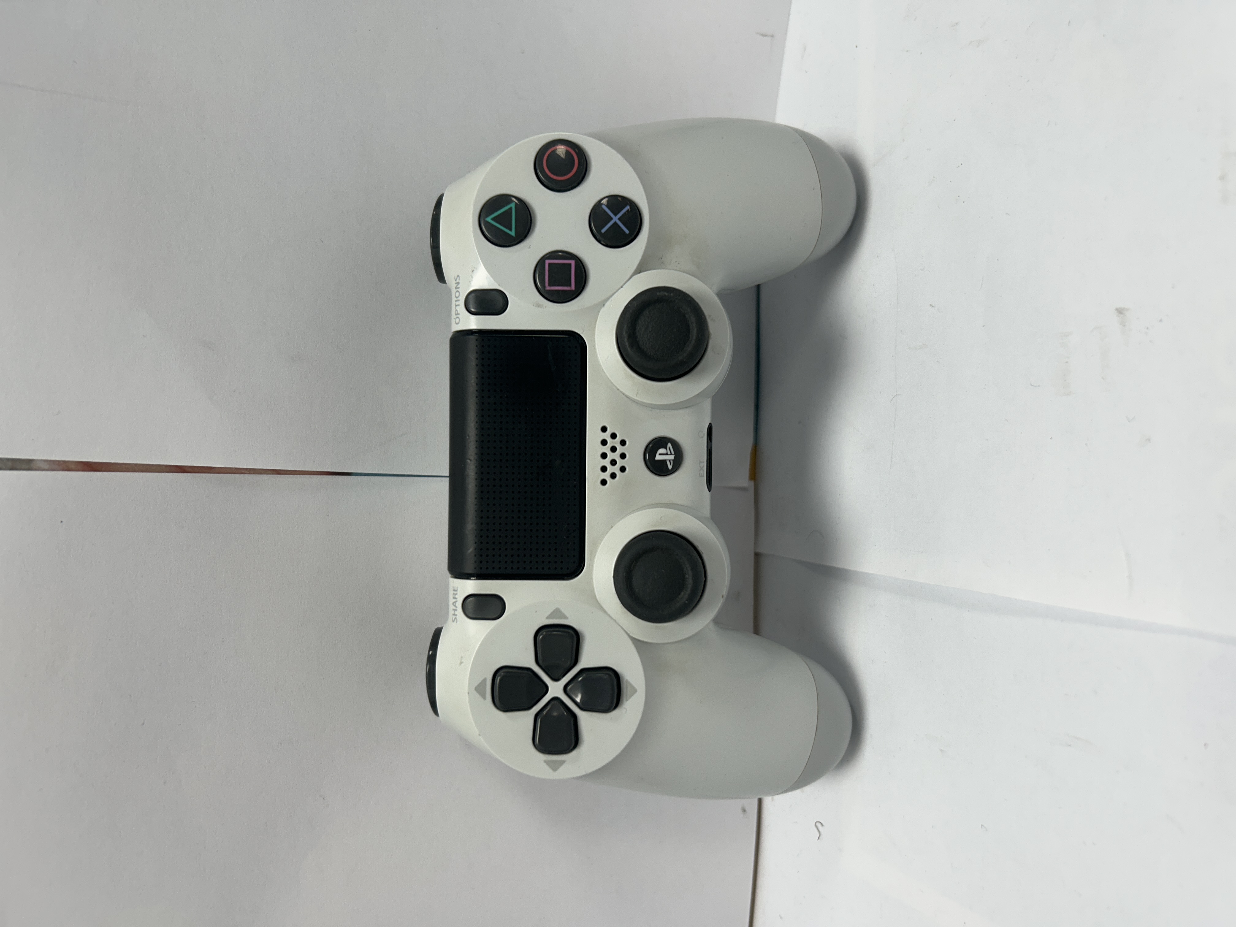 Product photo for PS4 CONTROLLER *WHITE*
