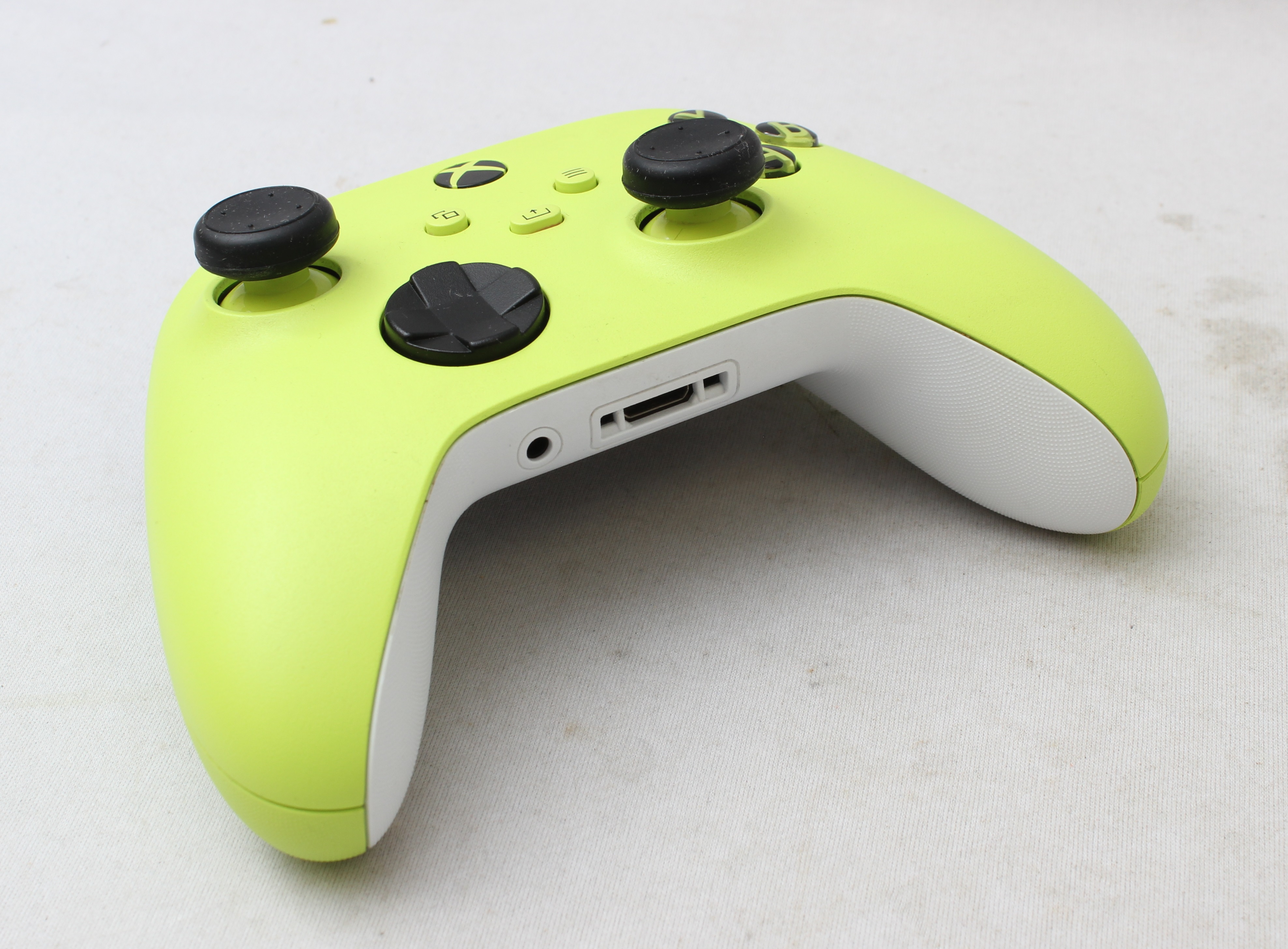 Product photo for Microsoft Xbox Series S|X Wireless Controller - Electric Volt (U)