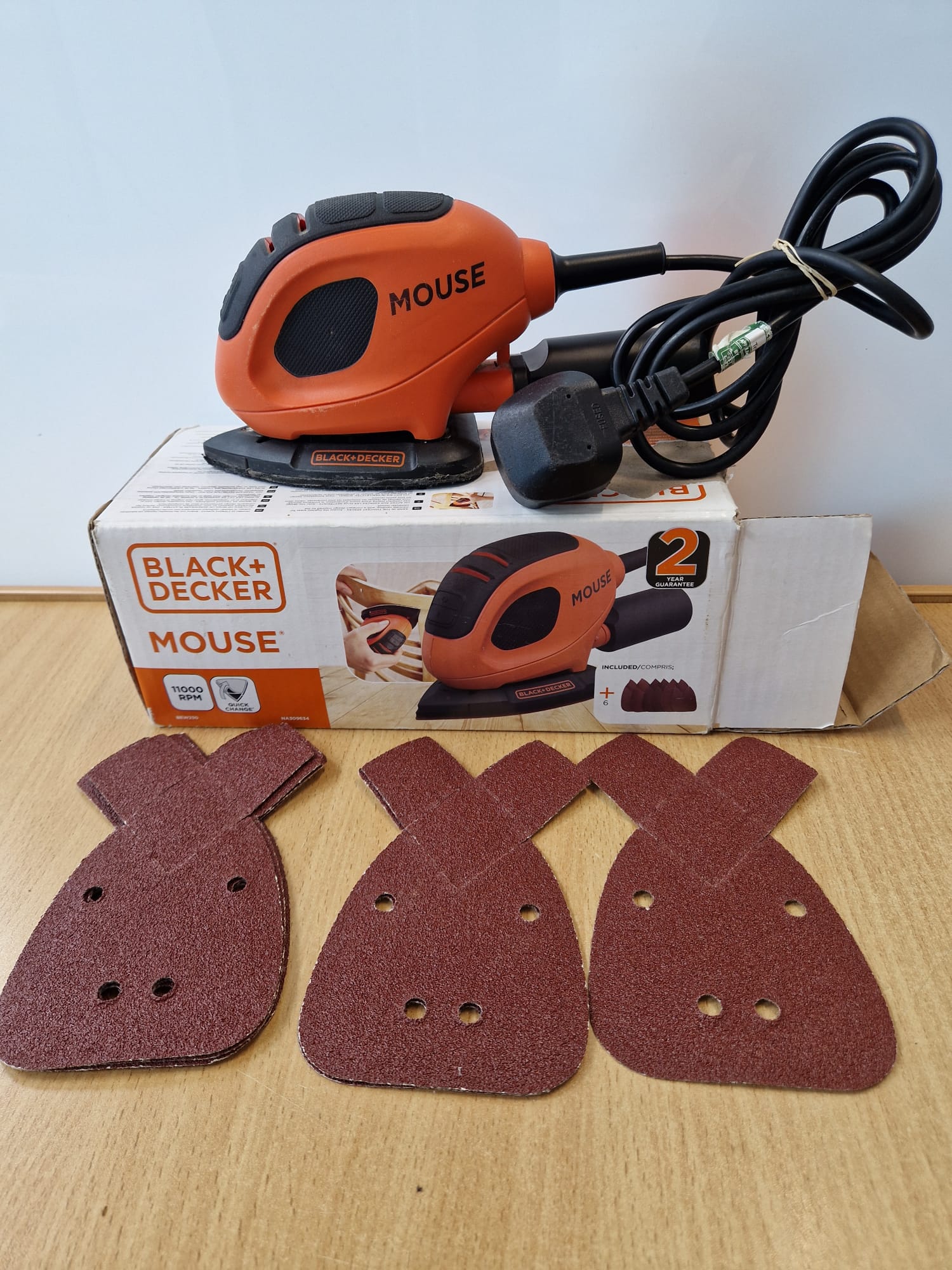 Product photo for Black & Decker  Black & Decker BEW230 Mouse Sander Boxed w/ 8 Pads Used 12 Month Warranty