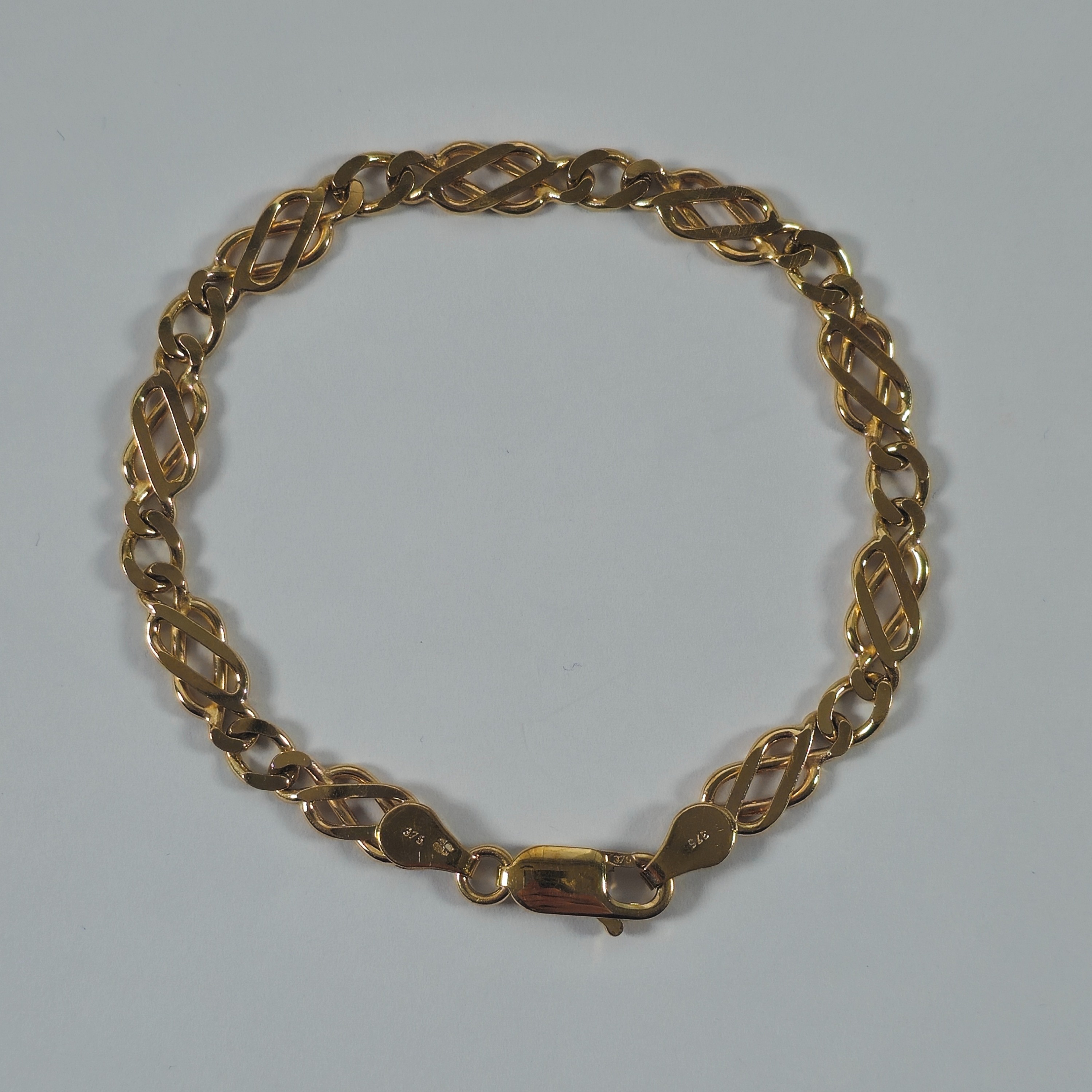 Product photo for 9ct Gold Celtic Links Bracelet 7.2