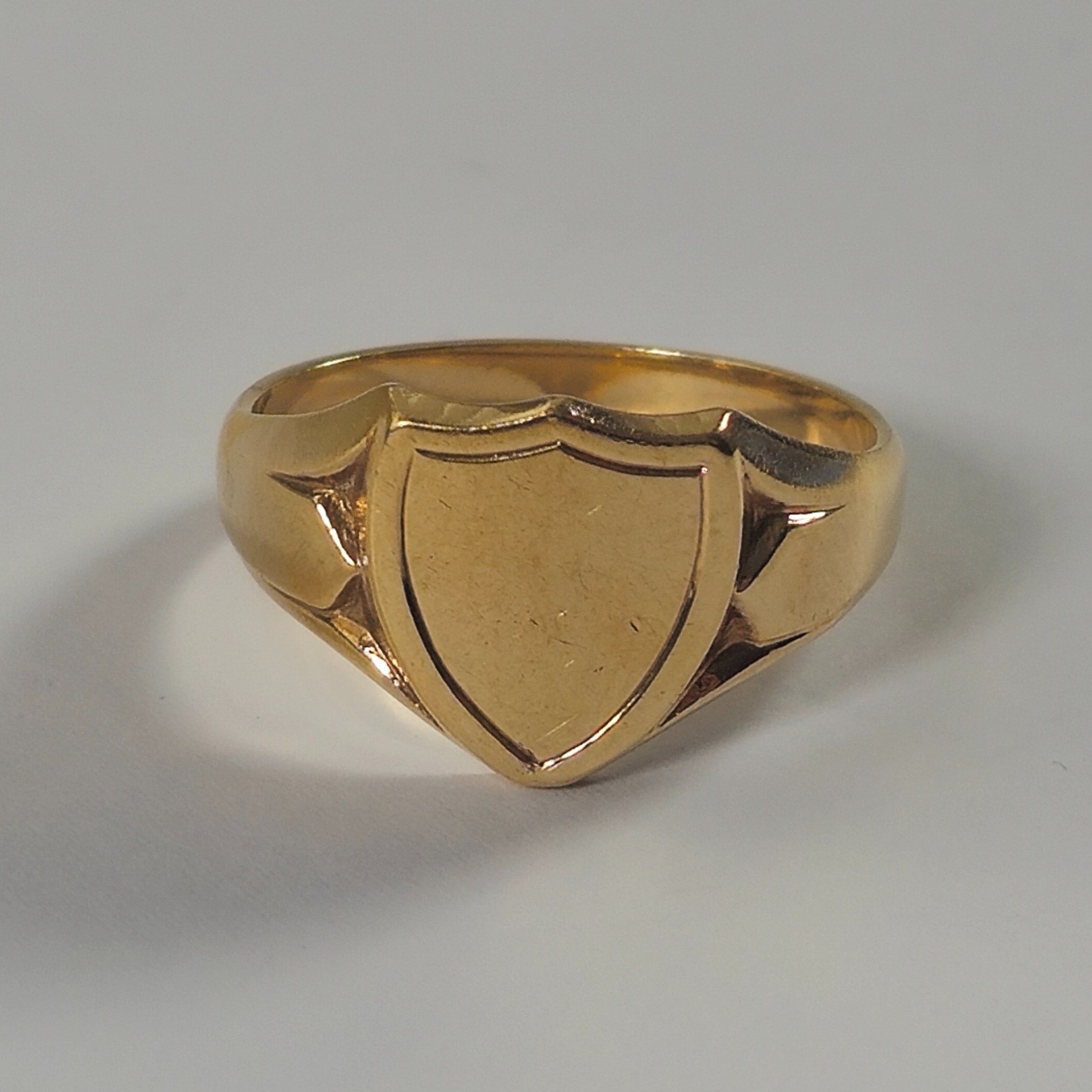 Product photo for 9ct Gold shield-shaped signet Ring Size W
