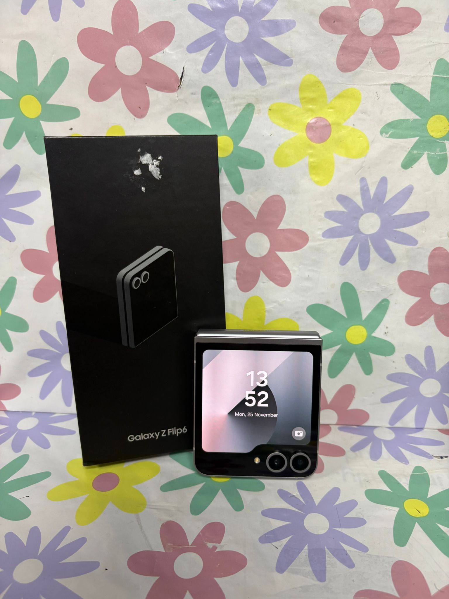 Product photo for Samsung Galaxy Z Flip 6 - Boxed