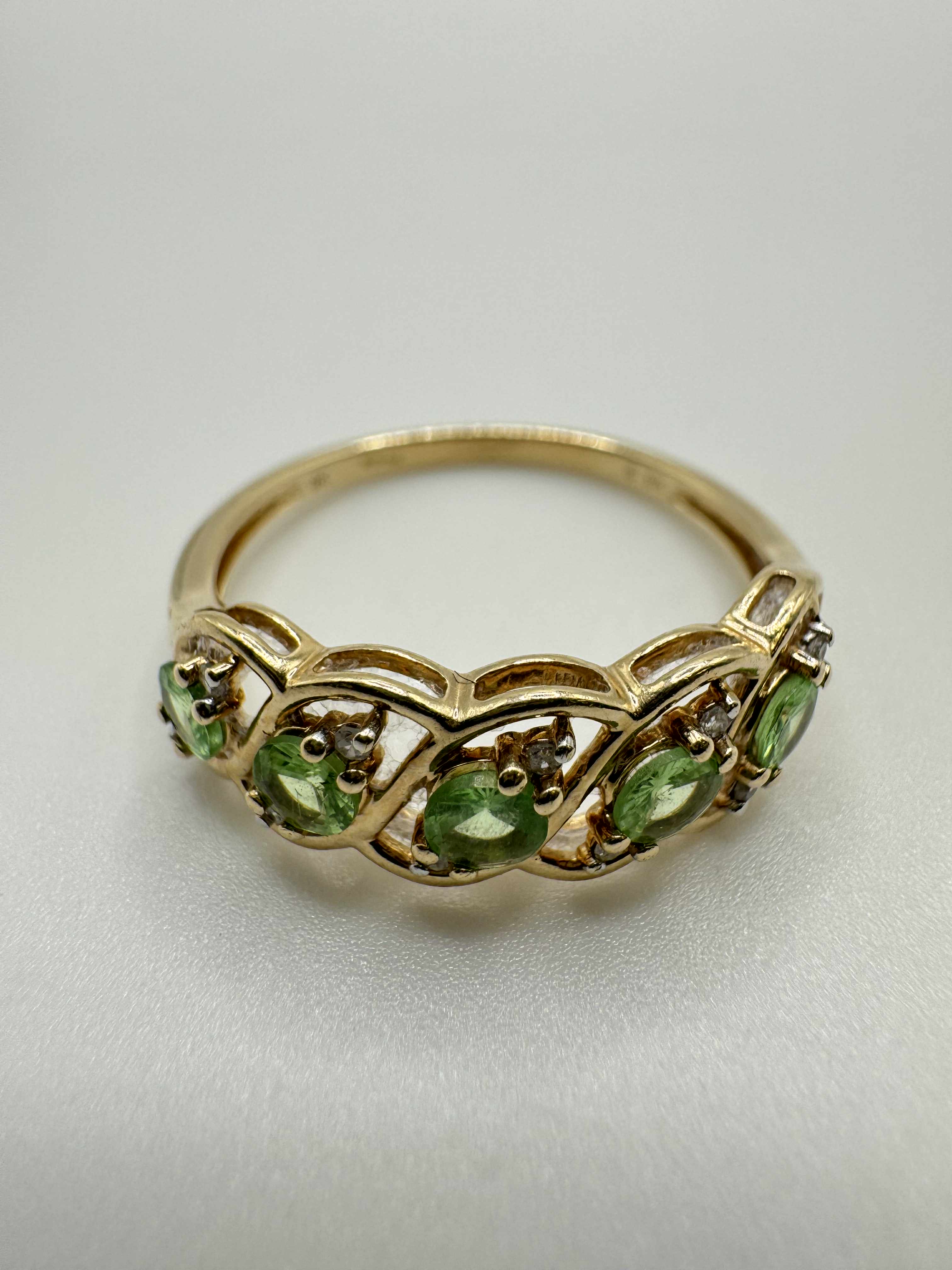 Product photo for 9ct Peridot & Diamond Ring