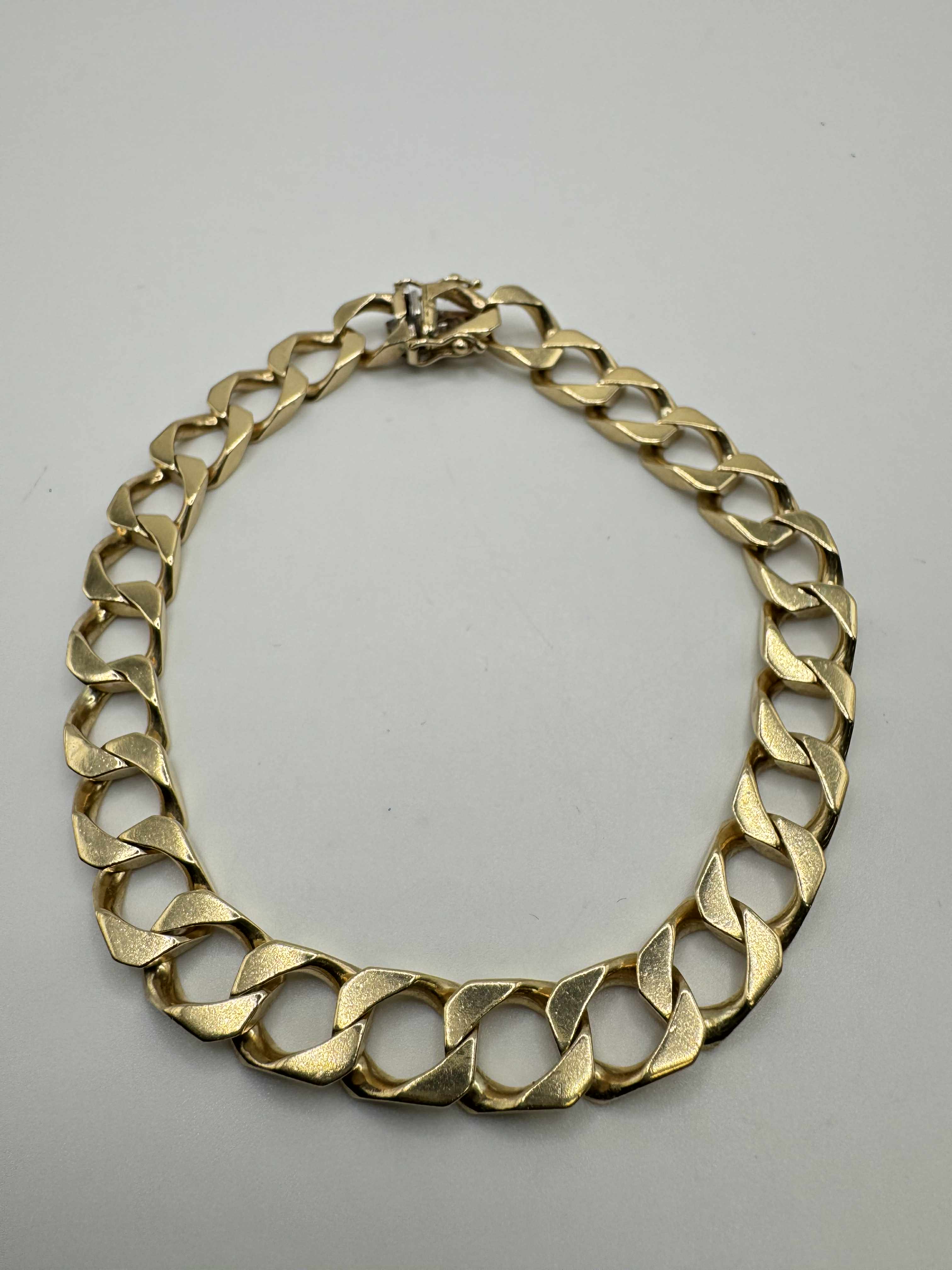 Product photo for 9ct Large Squared Curb Bracelet