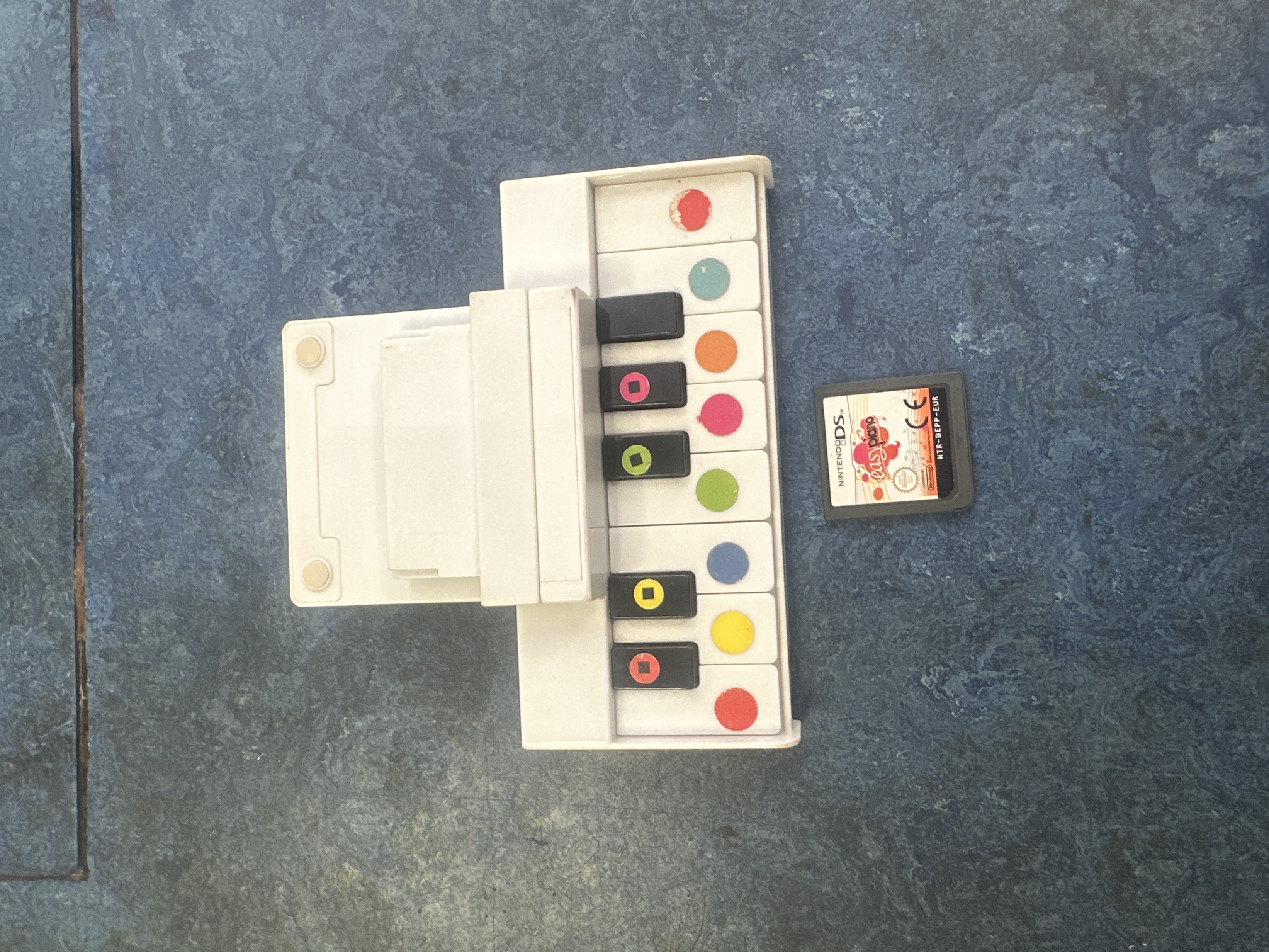 Product photo for Nintendo  easy piano ds game no box