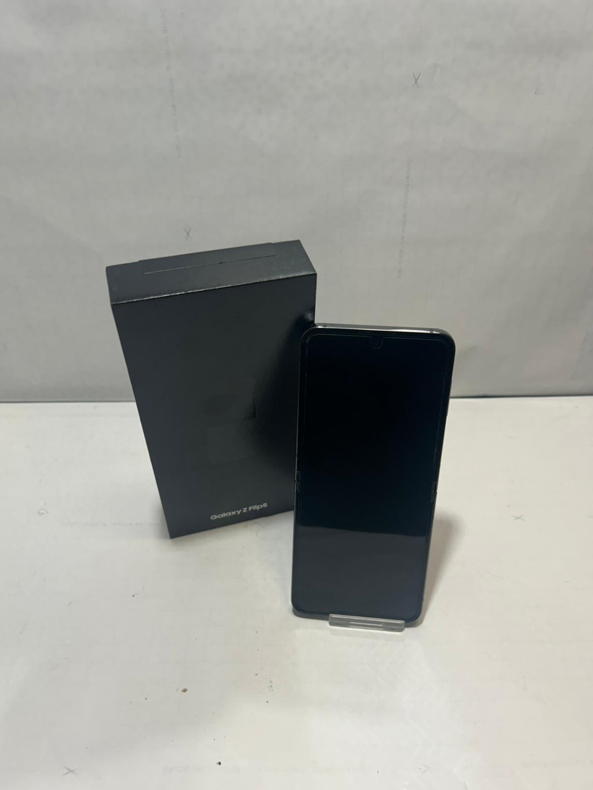 Product photo for Samsung Z Flip 5 - 512GB Unlocked Black/Grey