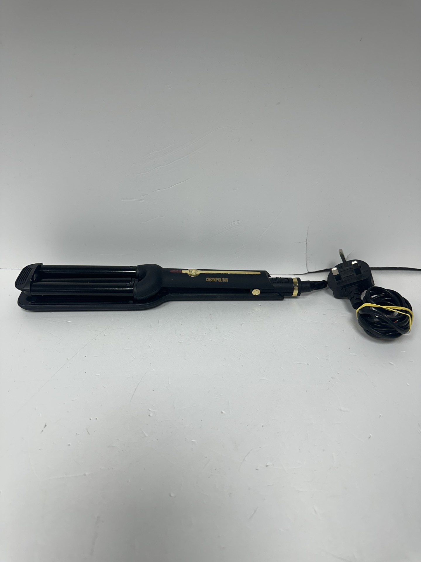 Product photo for cosmopolitan hair crimper black unboxed