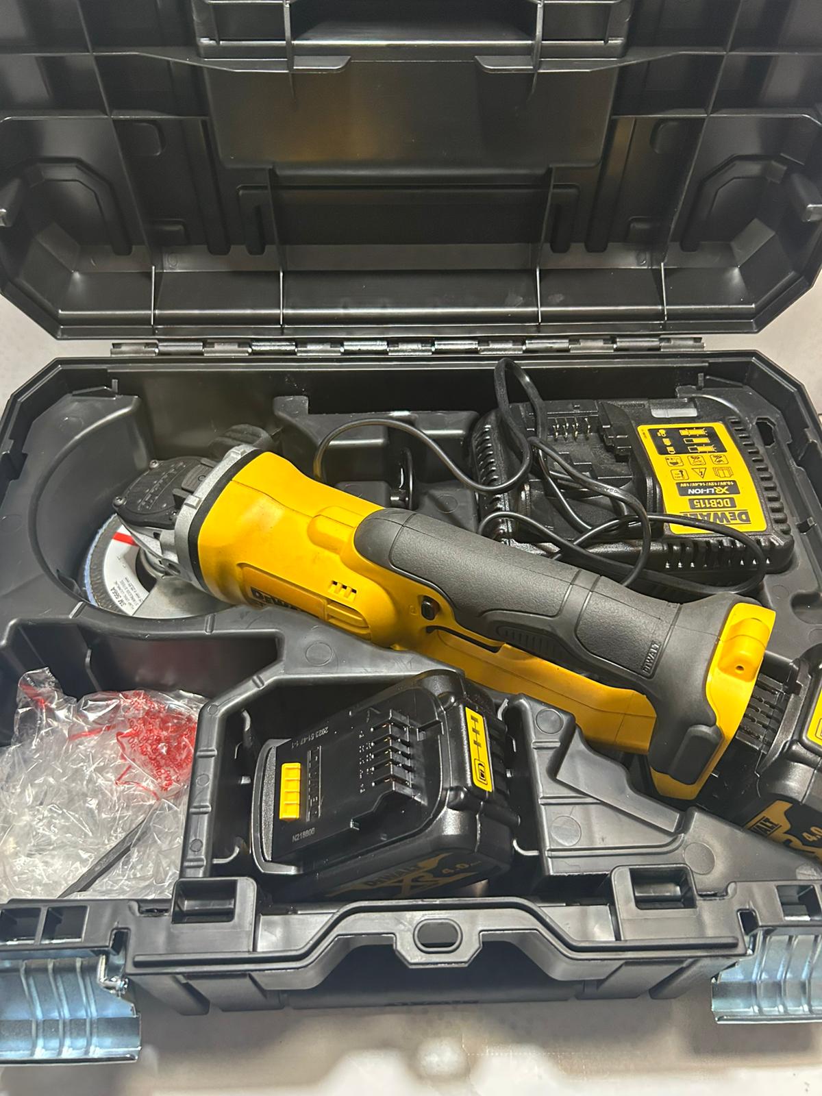 Product photo for DeWalt Angle Grinder DCG412M2