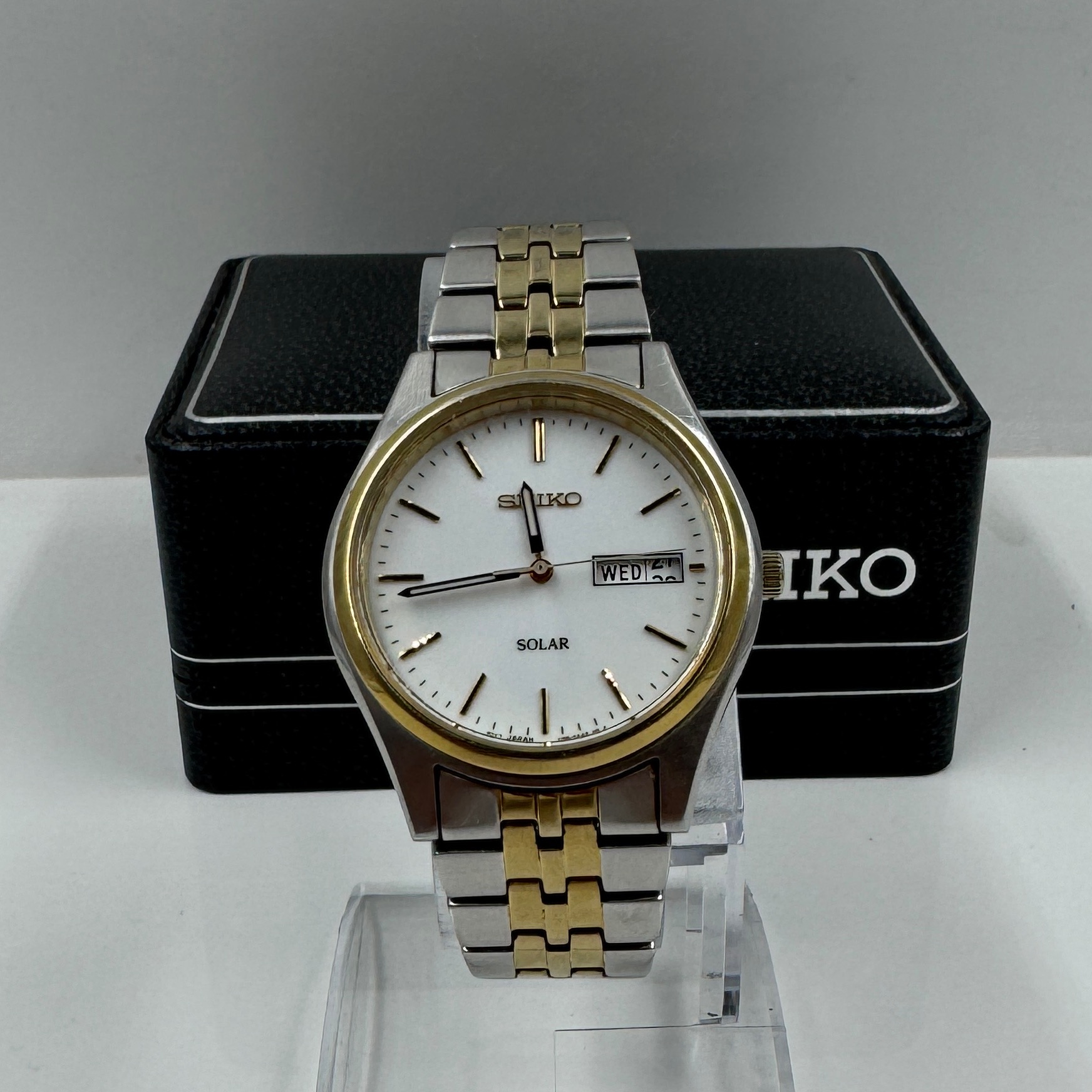Product photo for SEIKO SOLAR WATCH WHITE DIAL DAY/DATE V158-0AA0